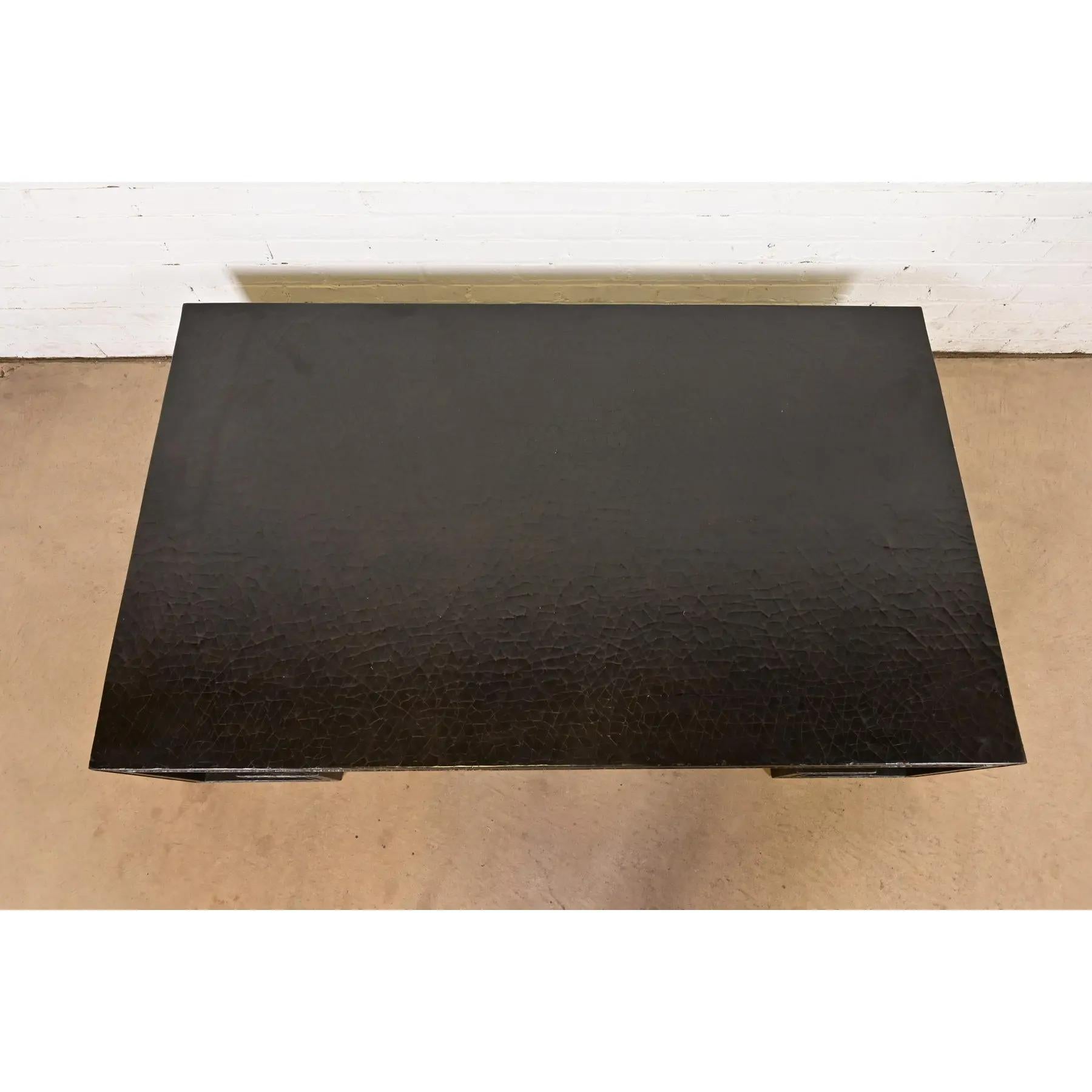 Thomas Pheasant per Baker Furniture Tavolino da caffè con chiave greca laccata in nero in vendita 2