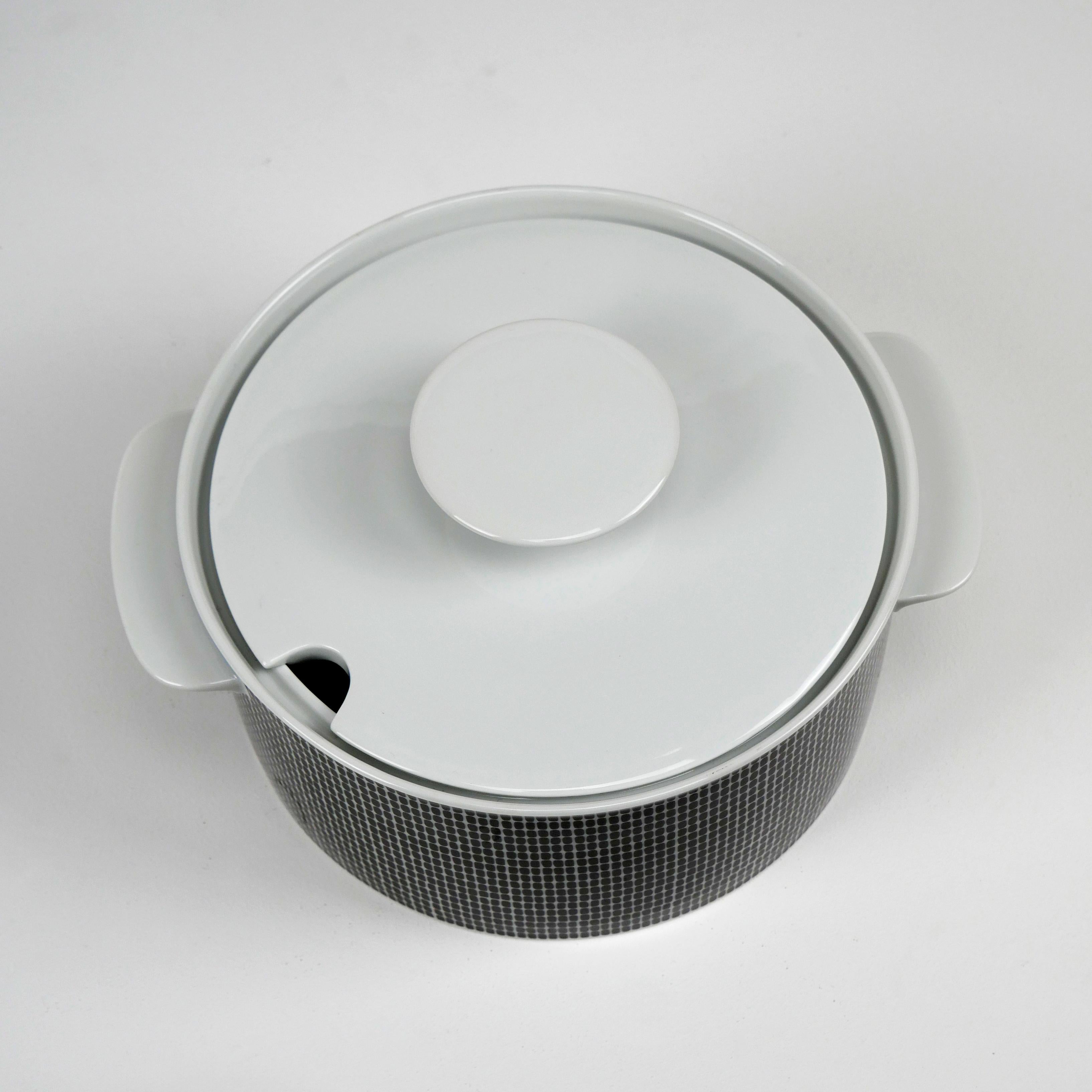 Thomas Rosenthal, Germany, Medallion Onyx Grey large serving bowl with lid 1970s In Excellent Condition For Sale In London, GB