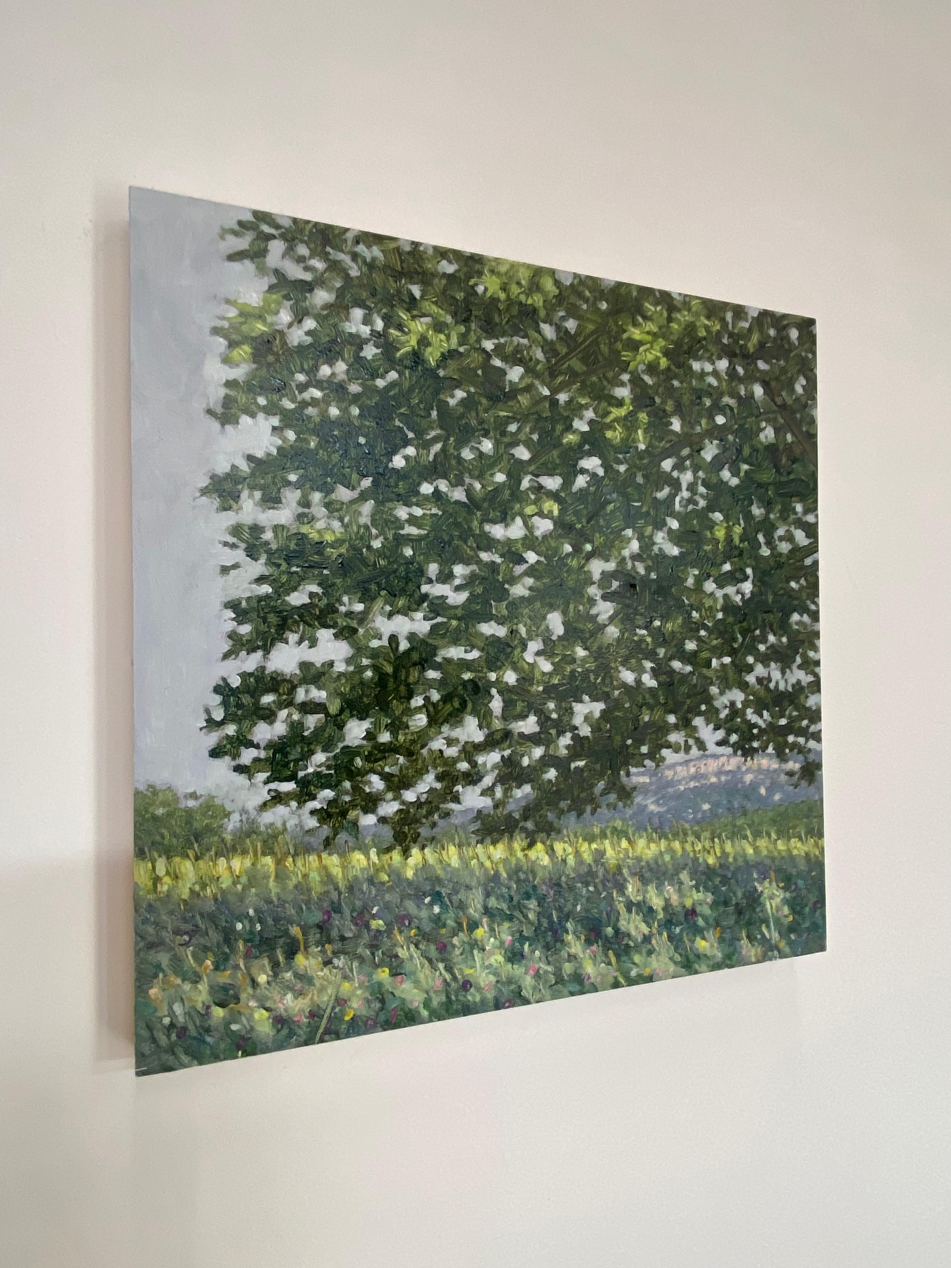 Pittura di campo 23 giugno 2021 - Paesaggio estivo Albero Fiori viola Erba, 2021 in vendita 4