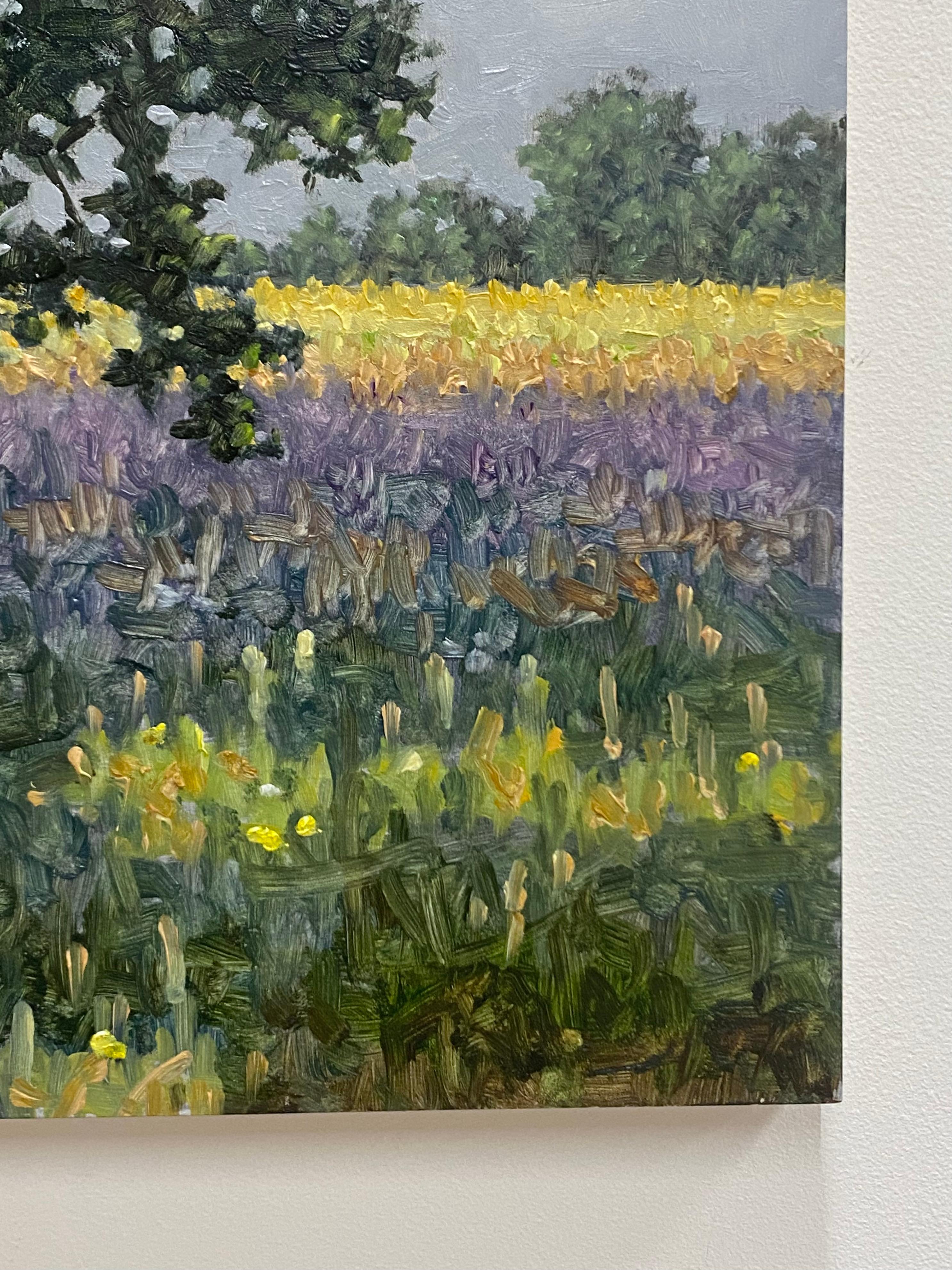 Feldgemälde 30. Juni 2022, Grüner Baum, goldenes Gras, lila Lavendelblüten im Angebot 7