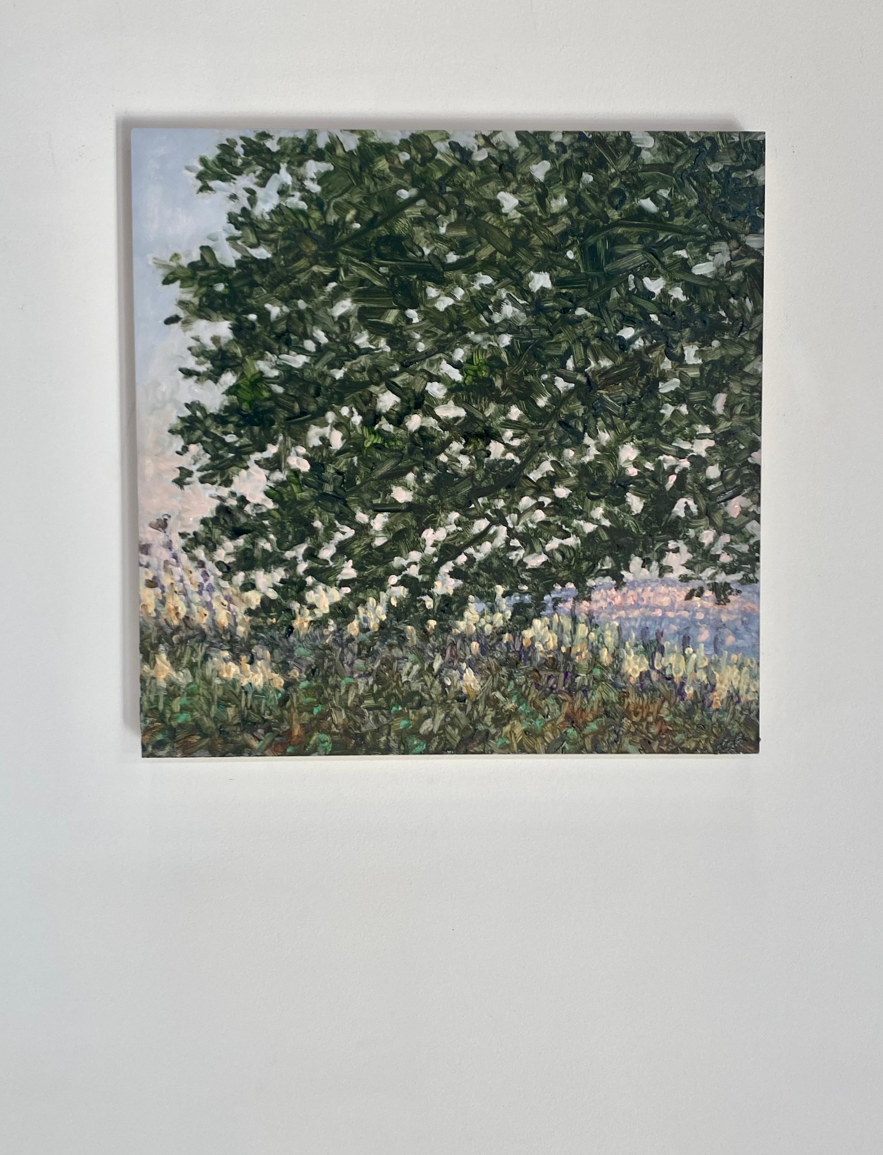 Pittura di campo del 15 settembre 2022, fiori di campo viola lavanda, albero verde Hunter - Painting di Thomas Sarrantonio