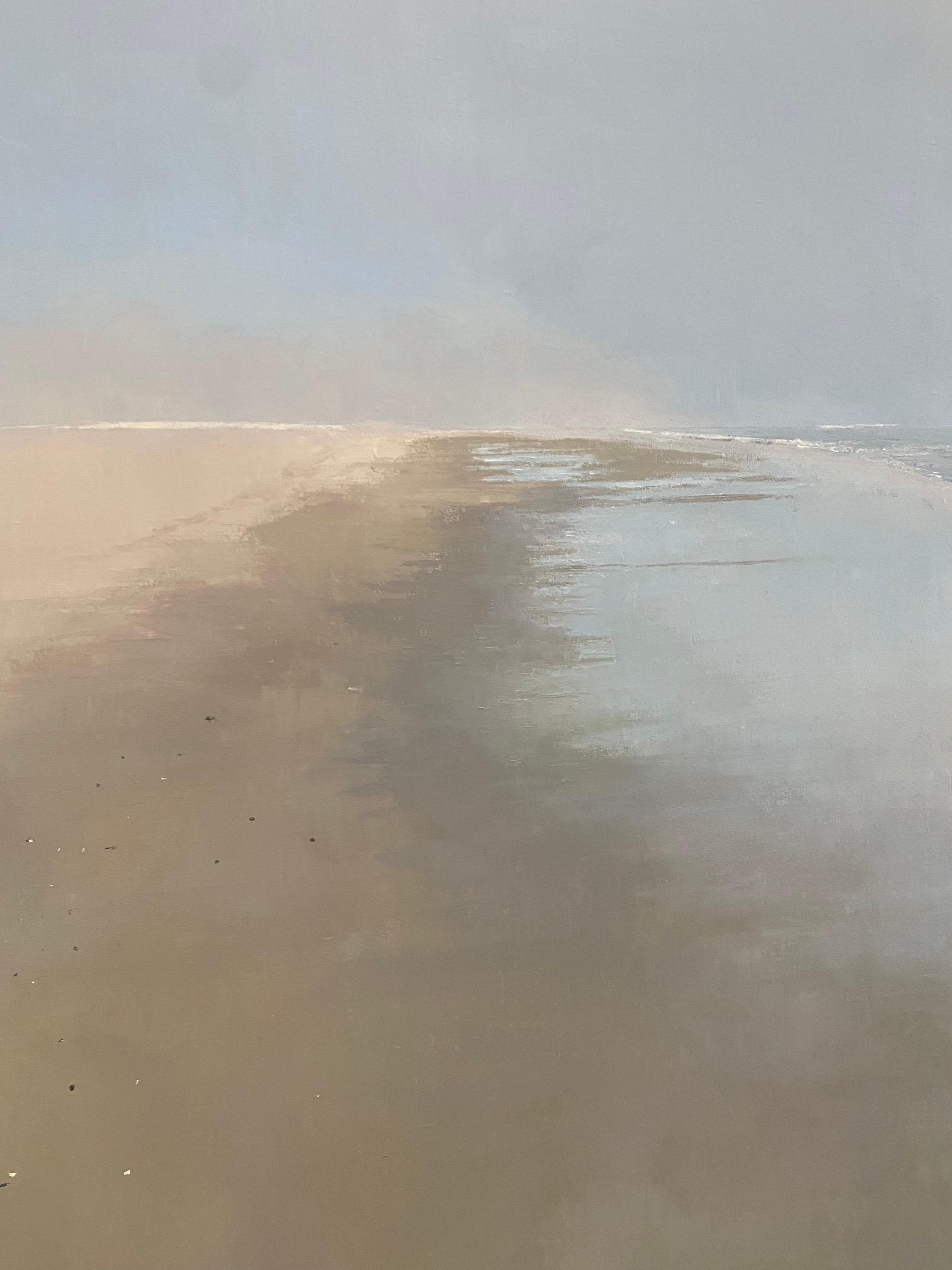 Paysage marin avec brouillard, plage, mer, gris, ciel bleu pâle, paysage de plage brumeux, océan en vente 4