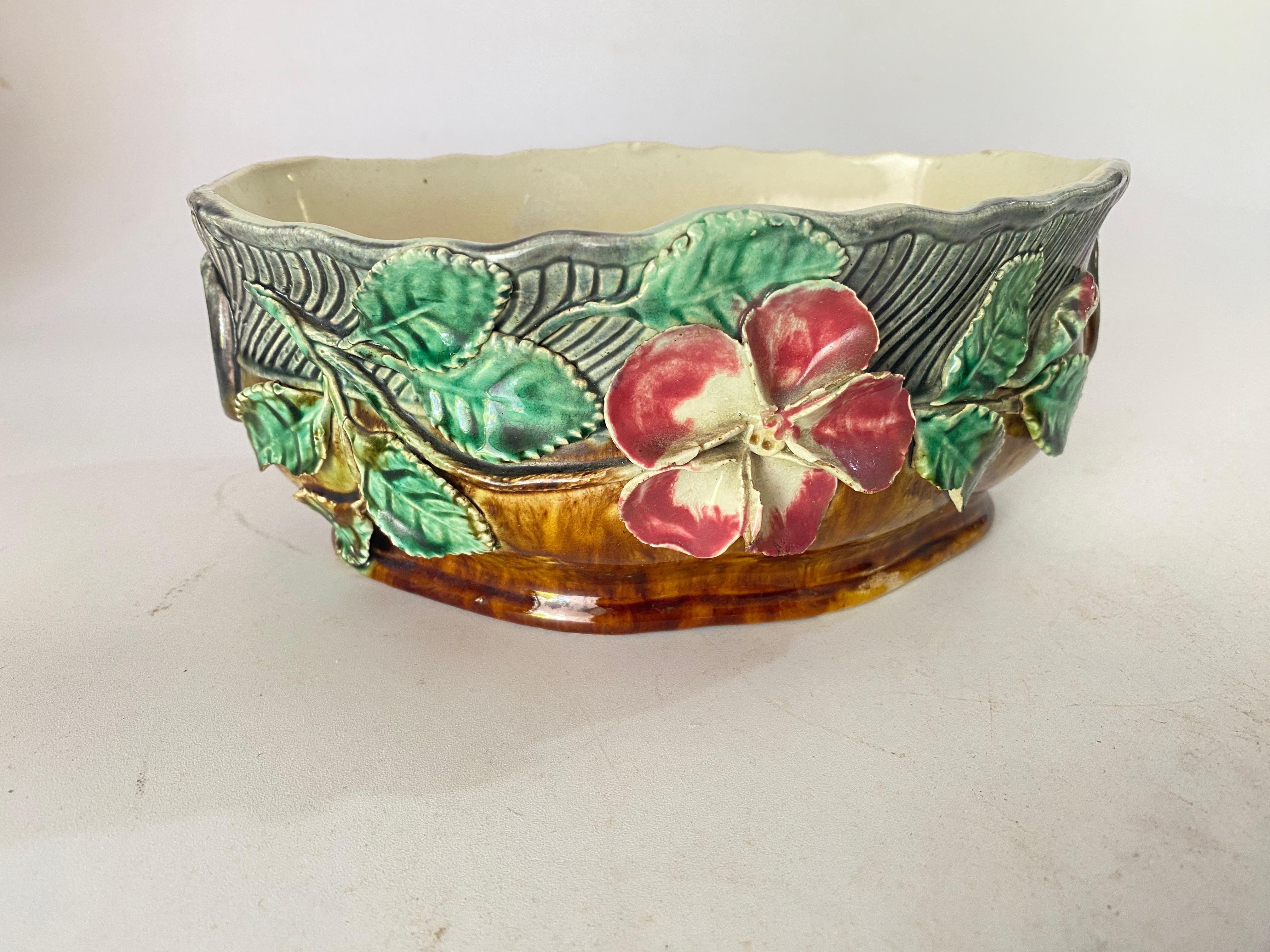 Thomas Sergent Majolica Great Tit Flower Pot and a Plate 19th Century In Good Condition For Sale In Auribeau sur Siagne, FR