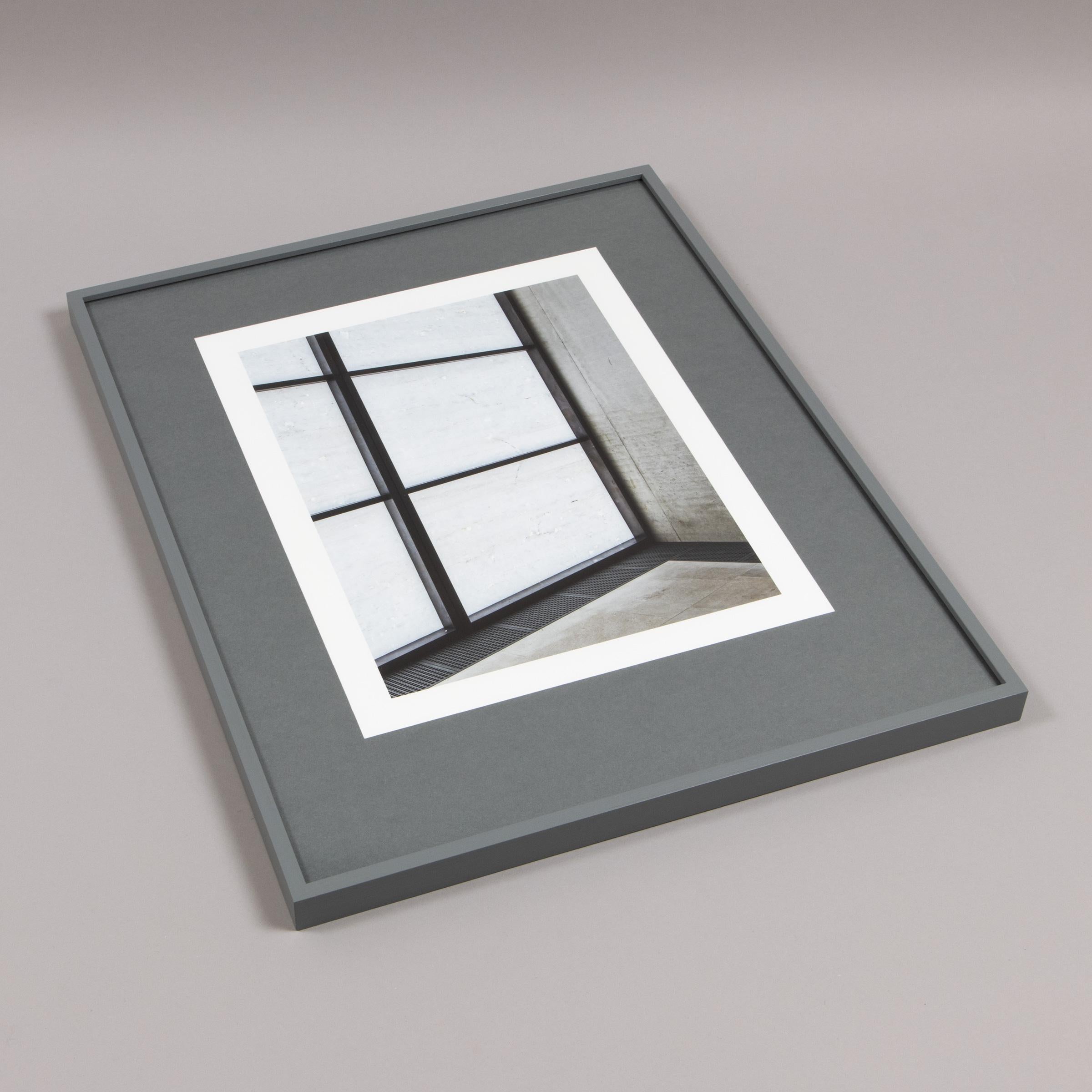 Thomas Struth, Detalle de pared, Galería James Simon, Fotografía firmada, Arquitectura en venta 2