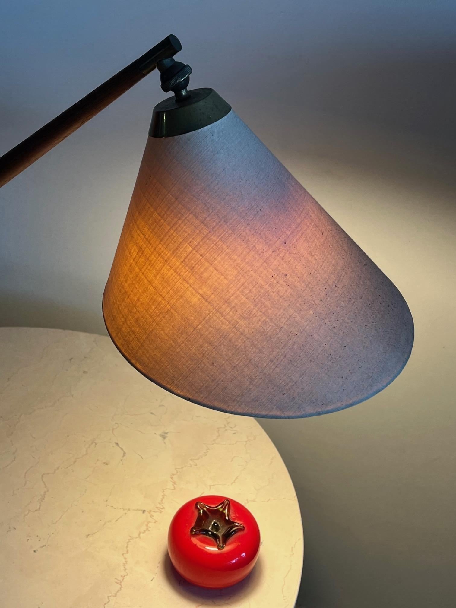 Milieu du XXe siècle Thomas Valentiner pour Poul Dinesen lampe de bureau danoise des années 1950 en vente
