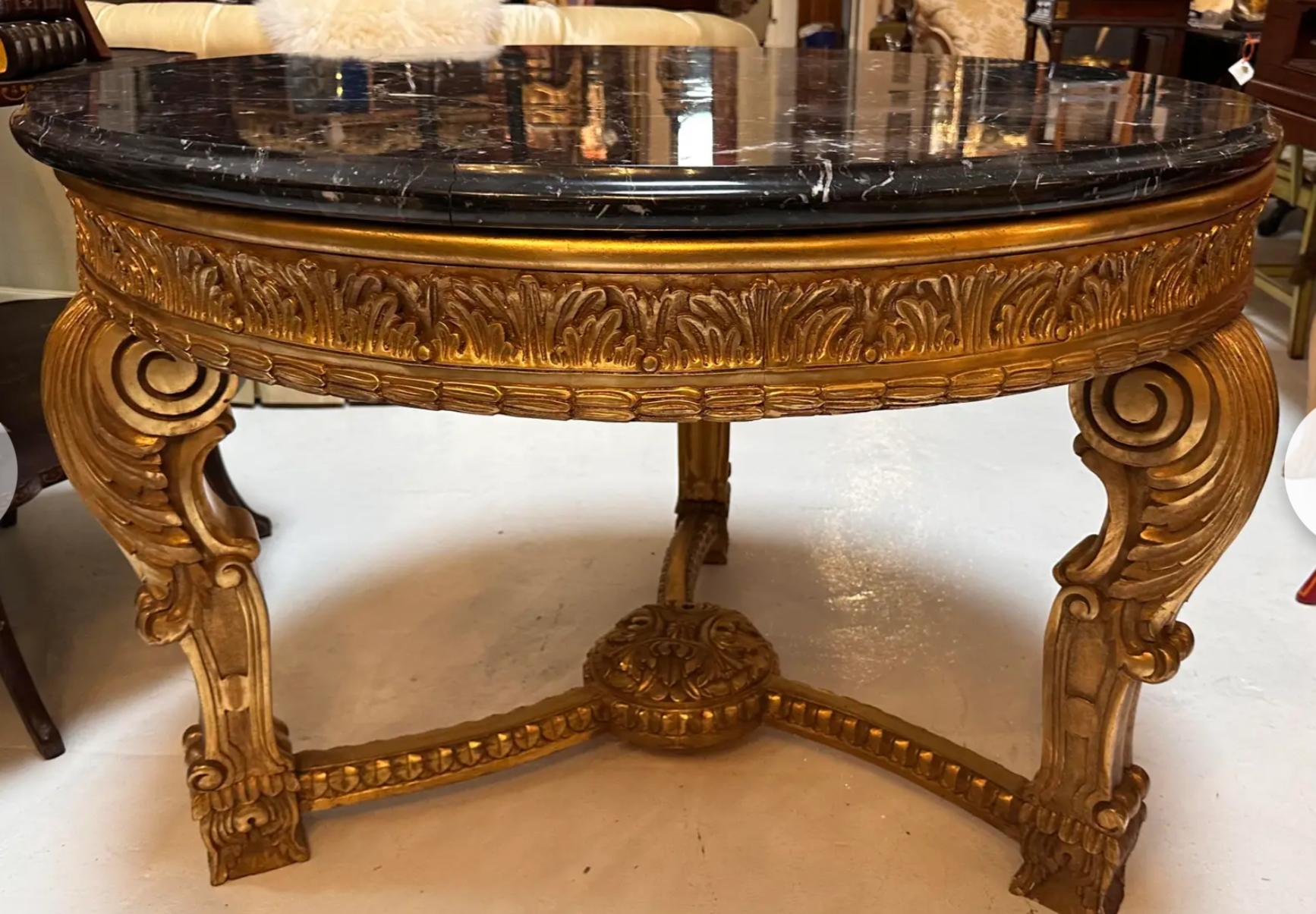 Thomas W. Morgan Table centrale en bois doré et marbre noir Bon état - En vente à LOS ANGELES, CA