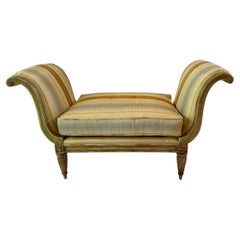 Banc à bras roulant de style Louis XVI à rayures de soie de Thomas W Morgan