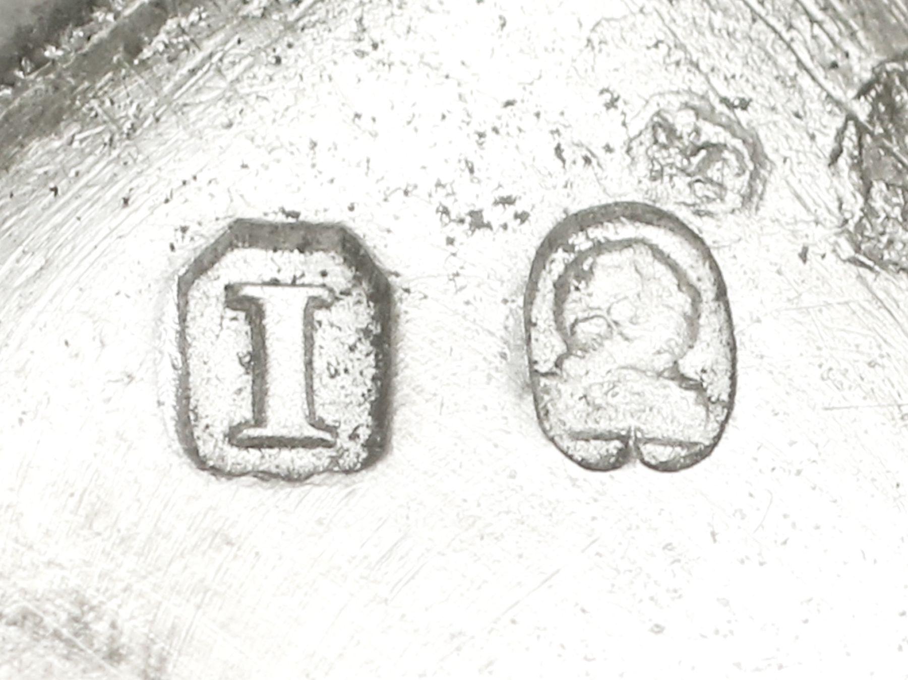 Thomas Wallis II Antica coppia di calici in argento sterling del 1800 in vendita 2