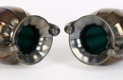 Thomas Webb Art Nouveau Pareja de jarrones de cristal con asas de bronce iridiscente