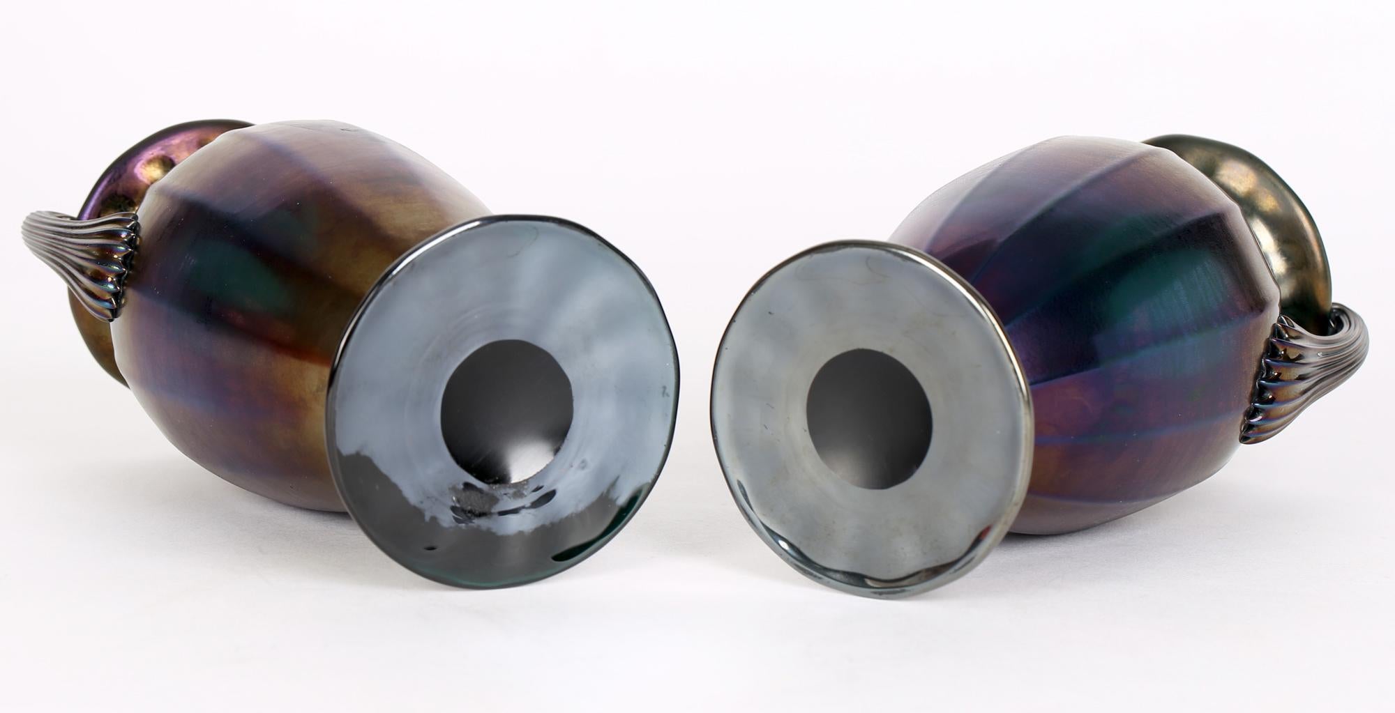 XIXe siècle Paire de vases en verre à poignée en bronze irisé Art Nouveau de Thomas Webb en vente