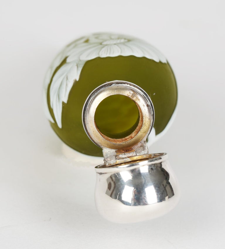 Thomas Webb Cameo Green Glass Silver Mounted Scent Bottle 4