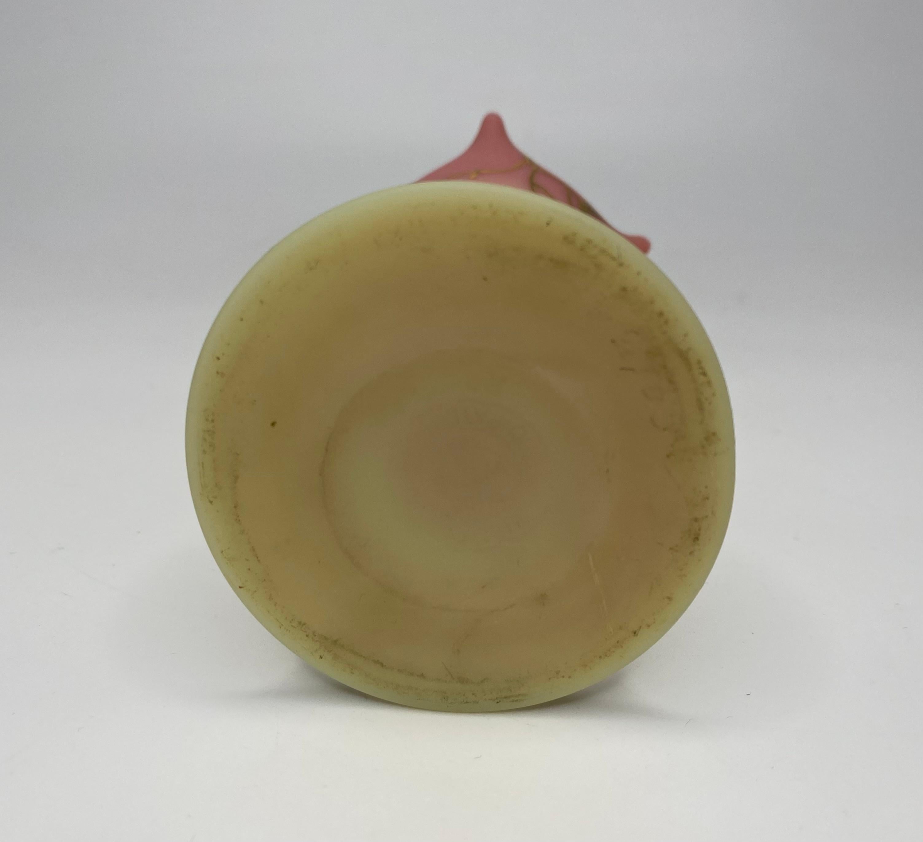 Thomas Webb & Sons Burmese glass vase, c. 1900. In Excellent Condition In Gargrave, North Yorkshire