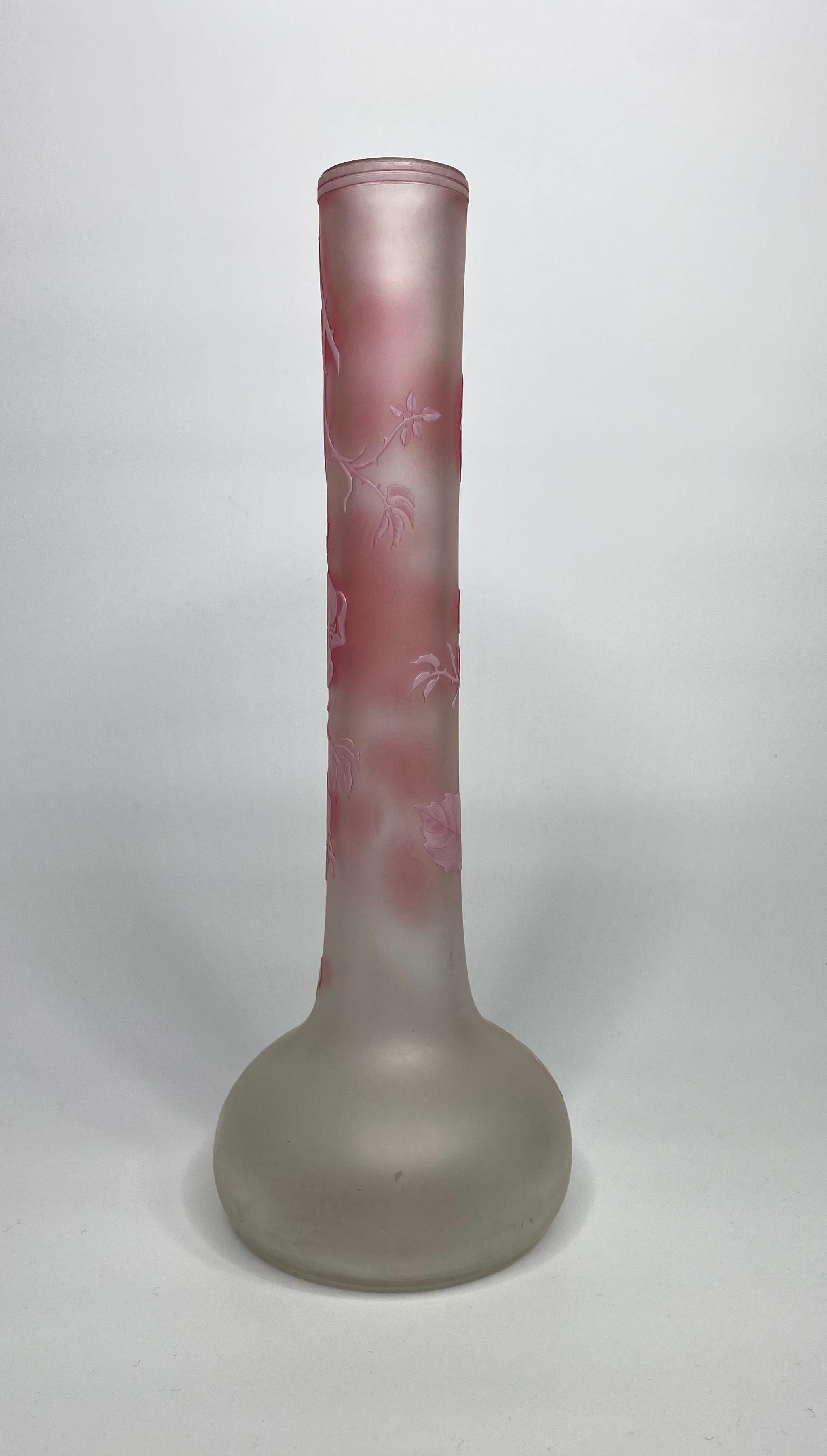 Thomas Webb & Sons Cameo Glass Vase, Briar Rose, C. 1880 In Excellent Condition In Gargrave, North Yorkshire