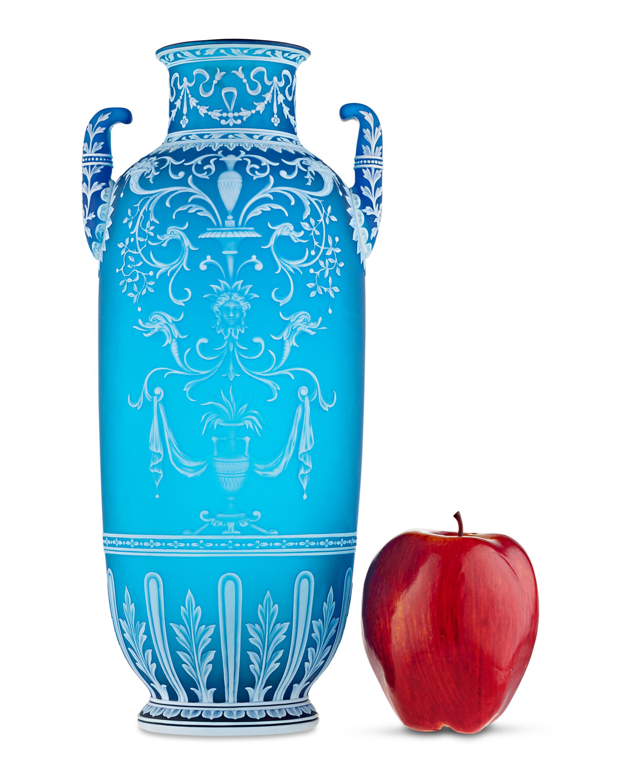 Thomas Webb & Sons Cameo Two-Handled Vase by George Woodall In Excellent Condition For Sale In New Orleans, LA