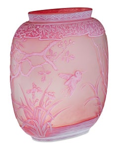 Jarrón con camafeo bicolor Thomas Webb & Sons