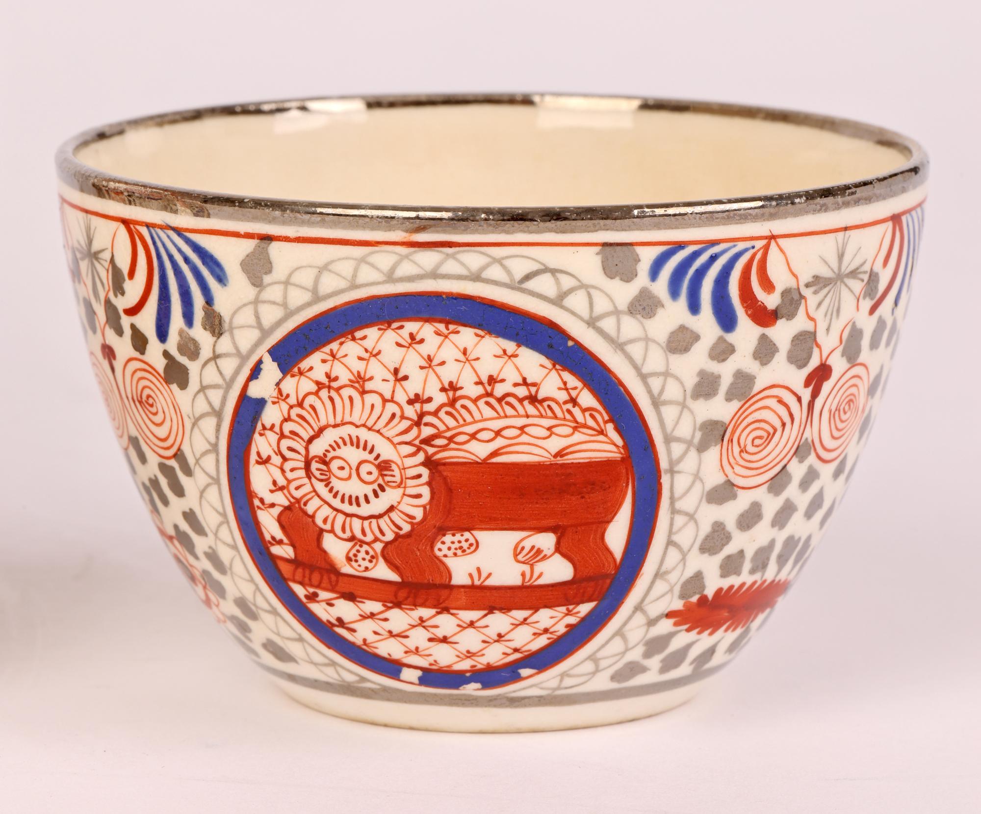 Début du XIXe siècle Tasse à thé et soucoupe anglaise en forme de lion à motif de la manufacture Thomas Wolfe Z
