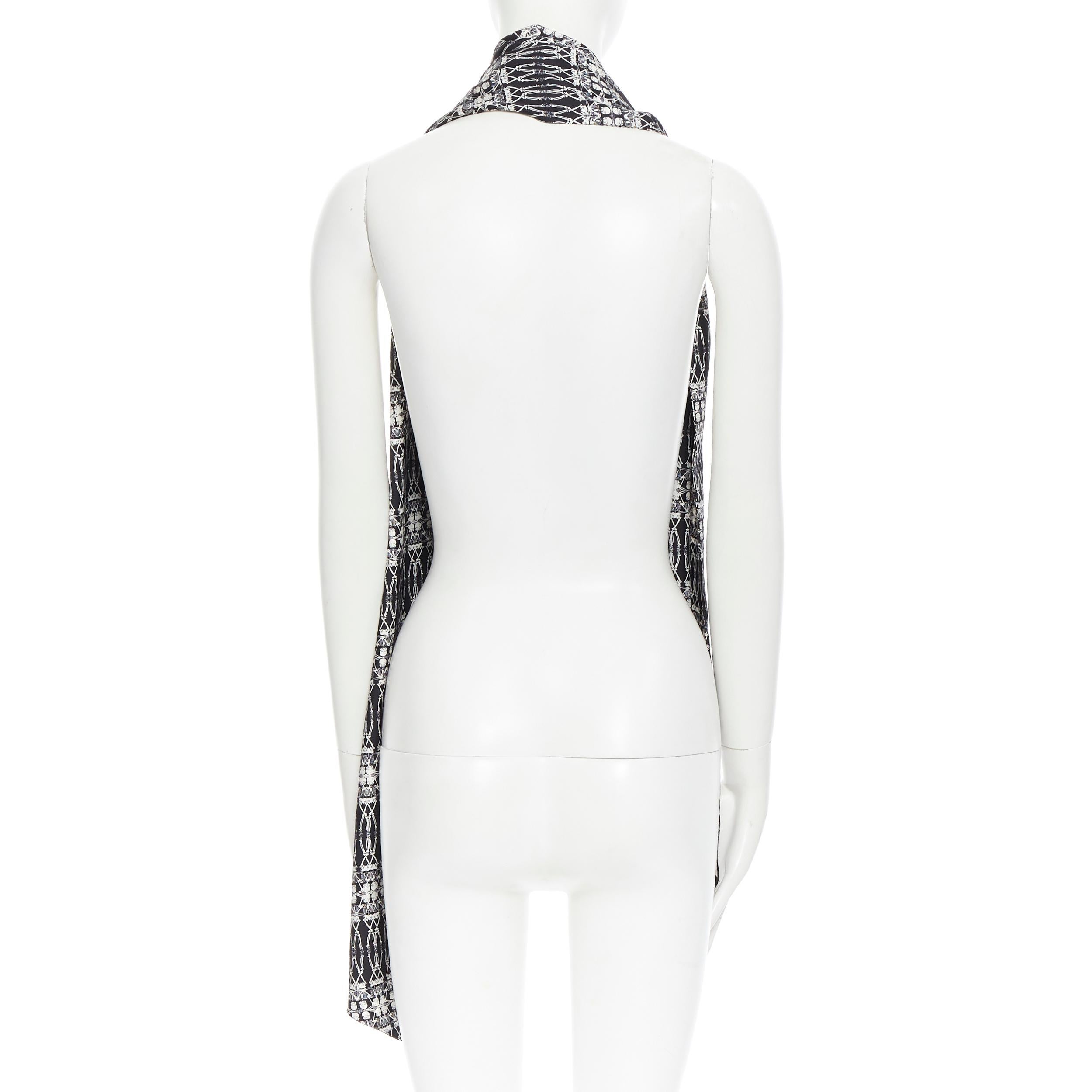 Thomas Thomas WYLDE, sciarpa lunga in 100% seta bianca e nera con stampa di scheletri. 1