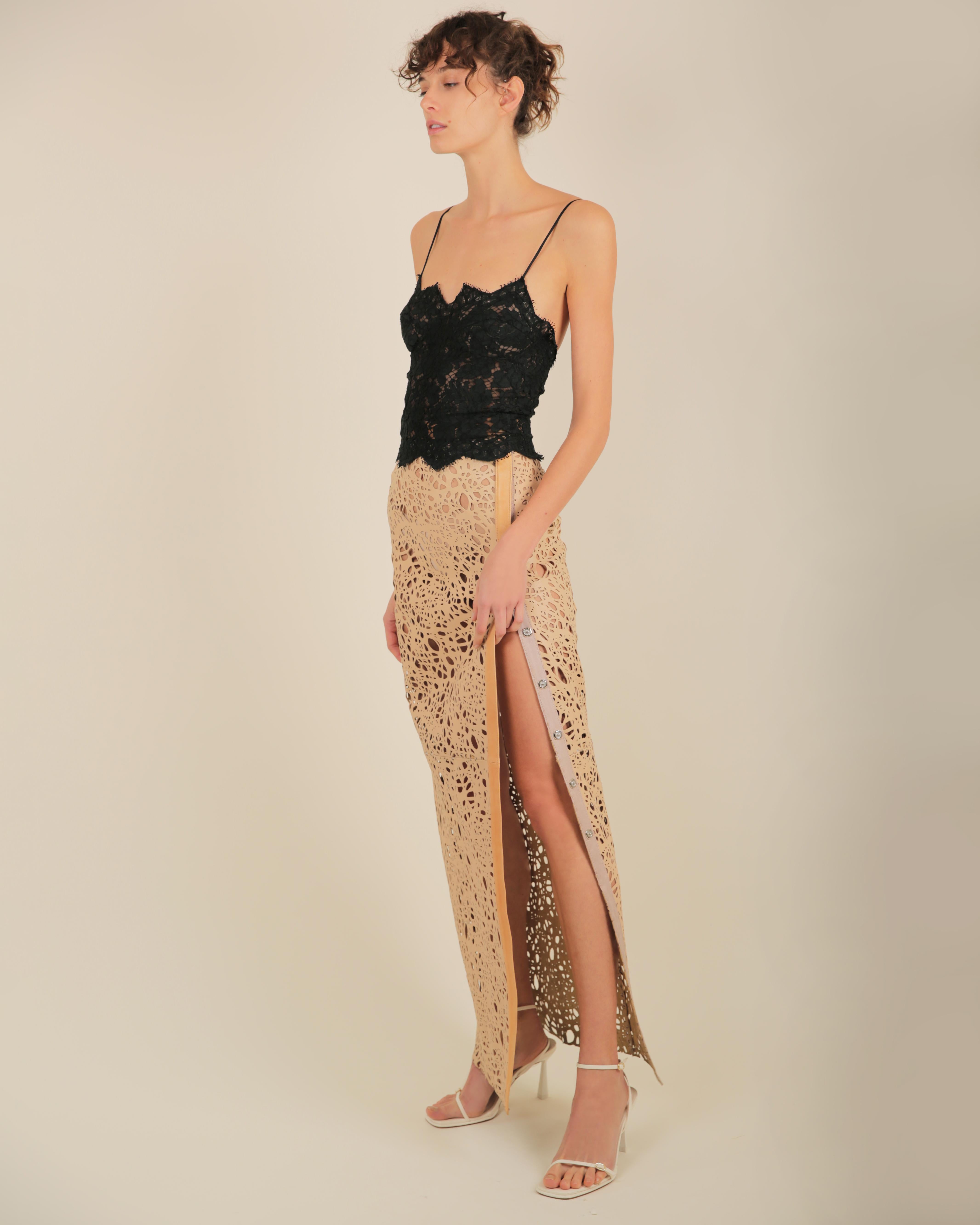 Thomas Wylde tan beige leather laser cut out high waisted slit maxi skirt XS In Good Condition For Sale In Paris, FR