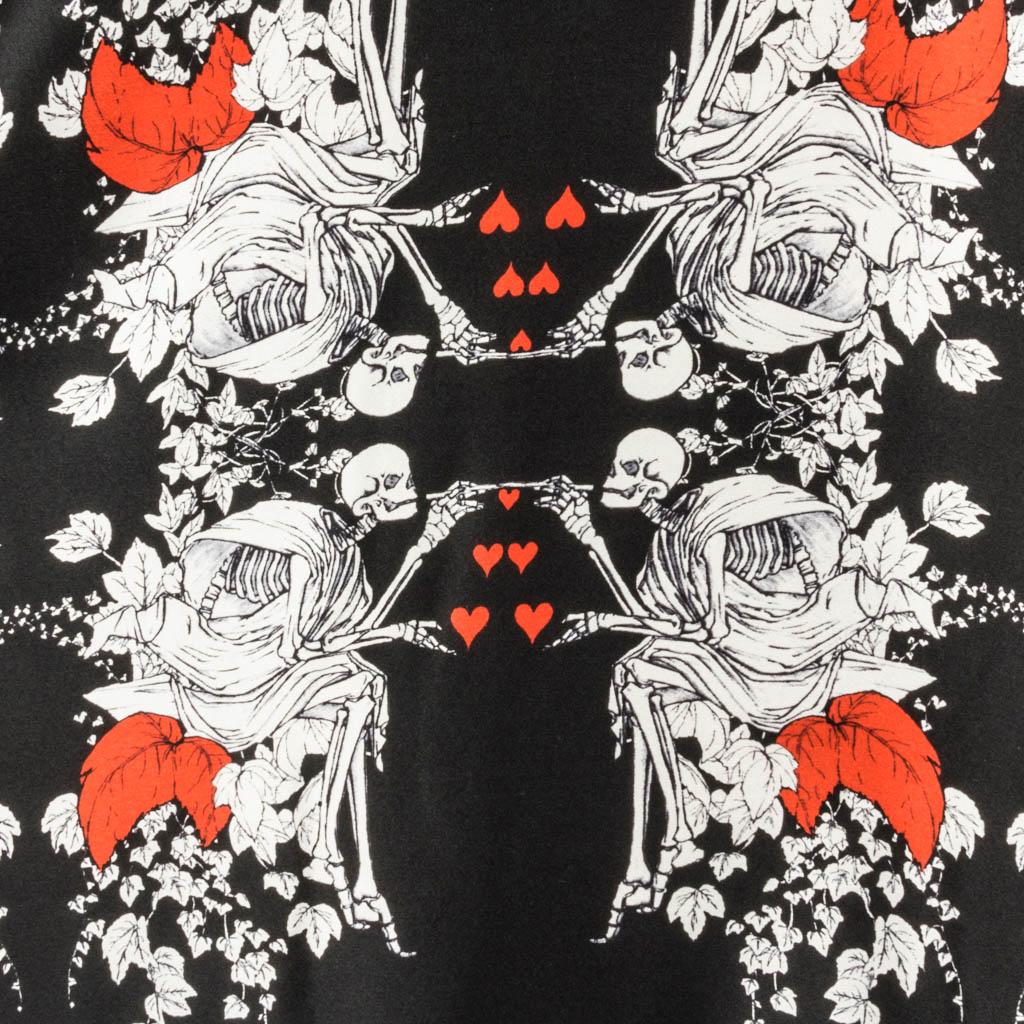 Thomas Wylde Top Black White Skeletons Red Hearts Silk S  In Excellent Condition In Miami, FL