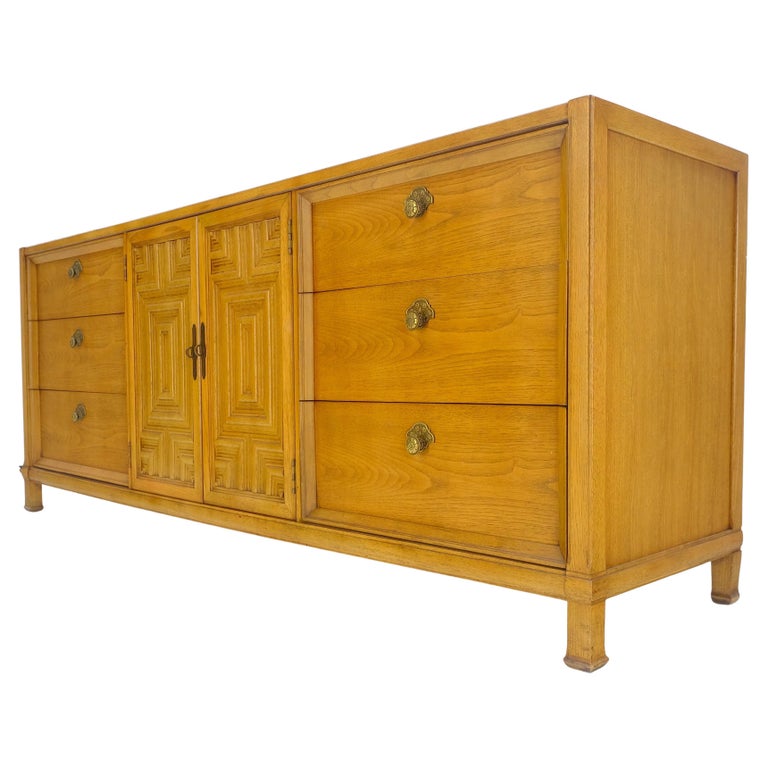 Thomasville 9 Drawers Two Door Compartment 75 Long Dresser Credenza MINT  For Sale at 1stDibs
