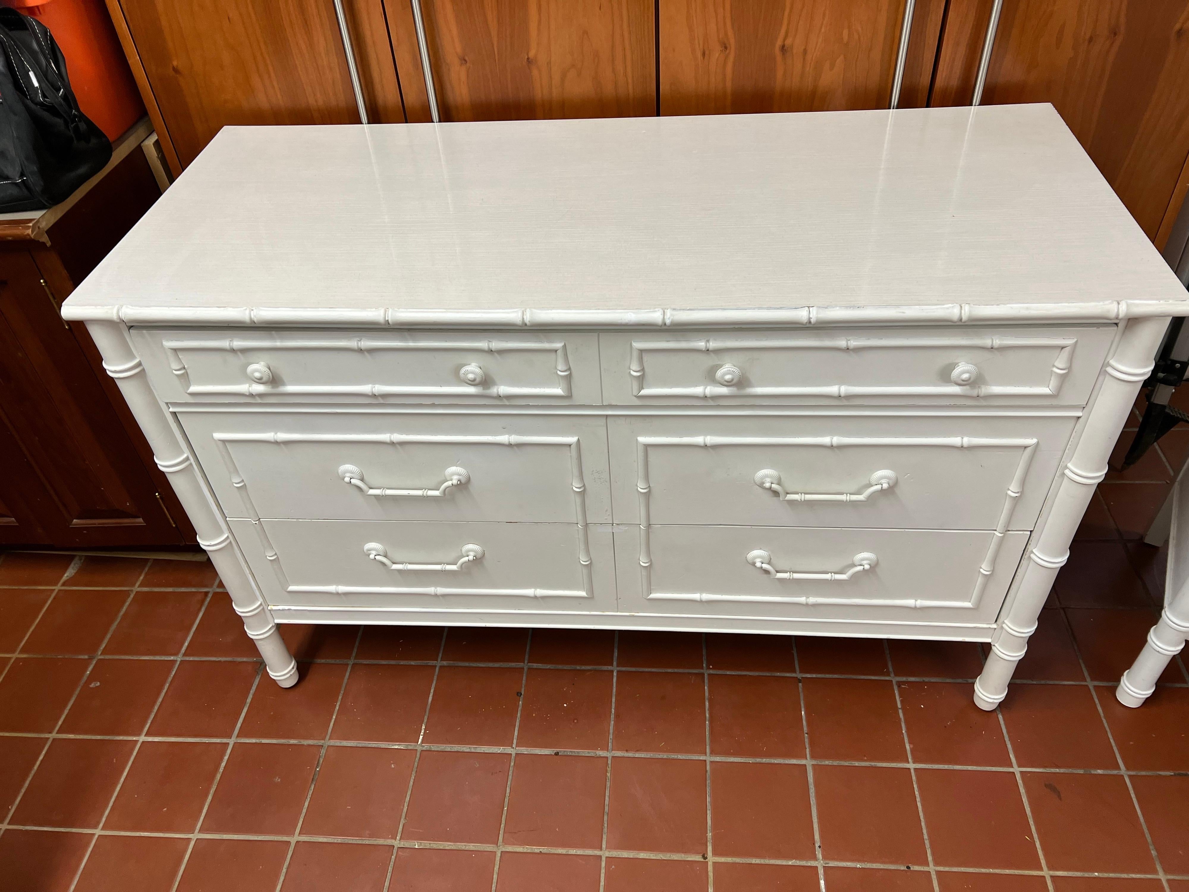 Vintage Thomasville Allegro Style Chest of Drawers In Good Condition In Redding, CT