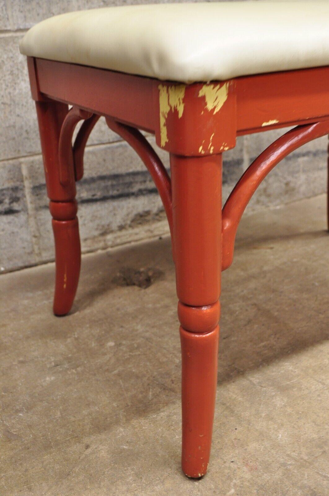Thomasville Allegro Faux Bamboo Hollywood Wood Coral Painted Vanity Bench In Good Condition In Philadelphia, PA