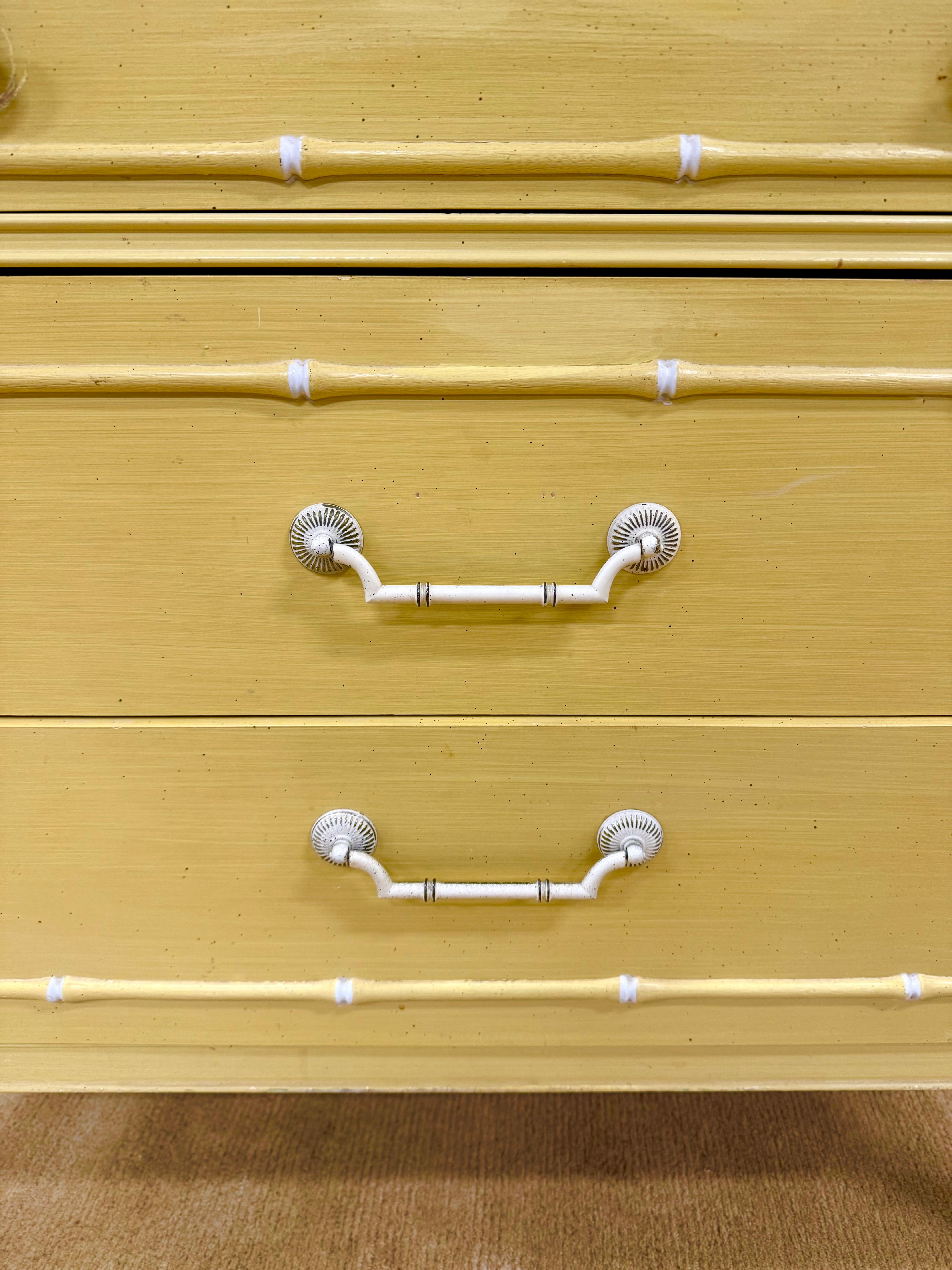 Thomasville Allegro Midcentury Yellow Faux Bamboo Small Chest Commode Nightstand In Good Condition For Sale In West Hartford, CT