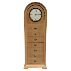 Thomasville huitième commode arquée avec horloge