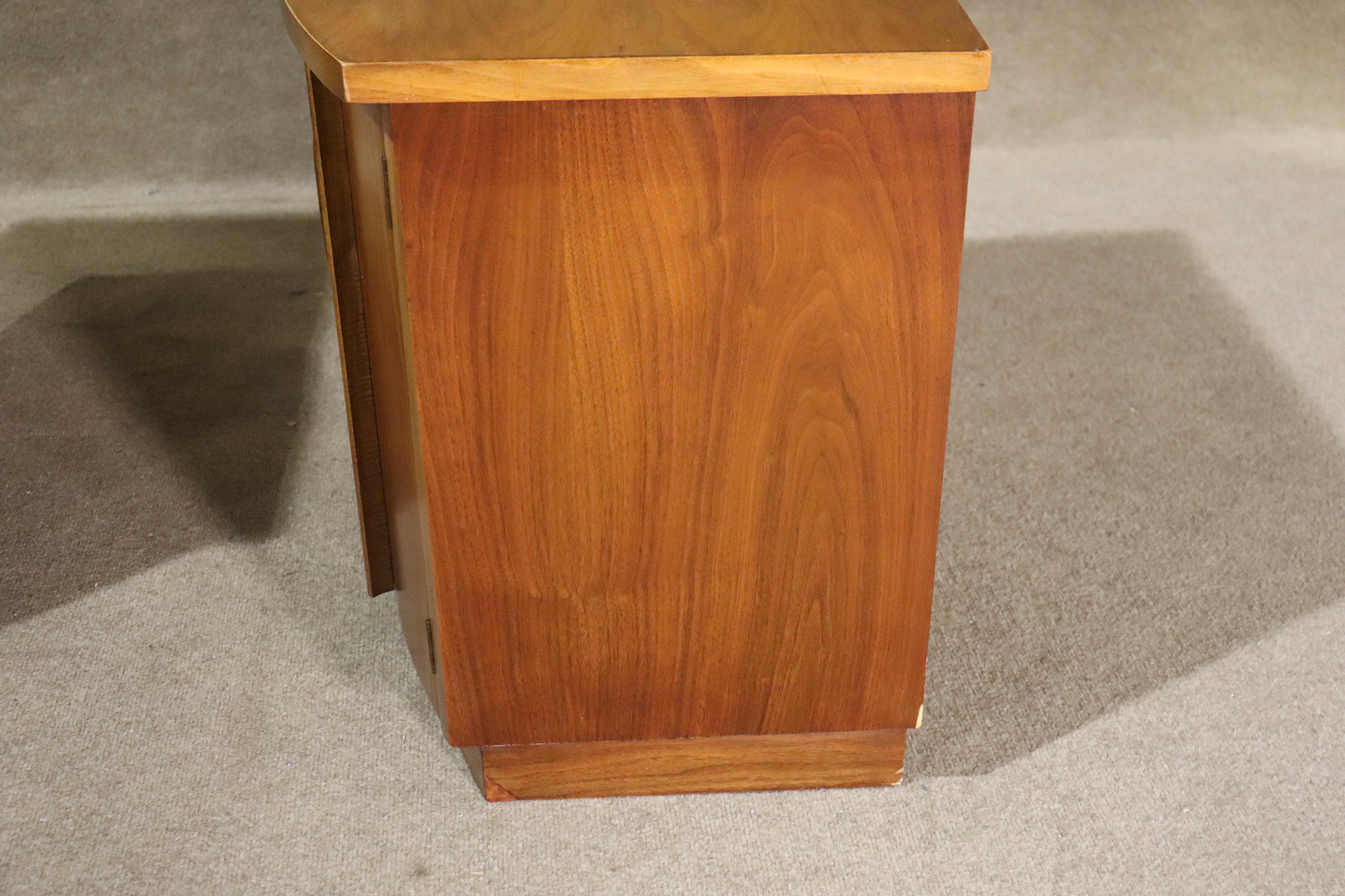 Thomasville Bedside Tables For Sale 5