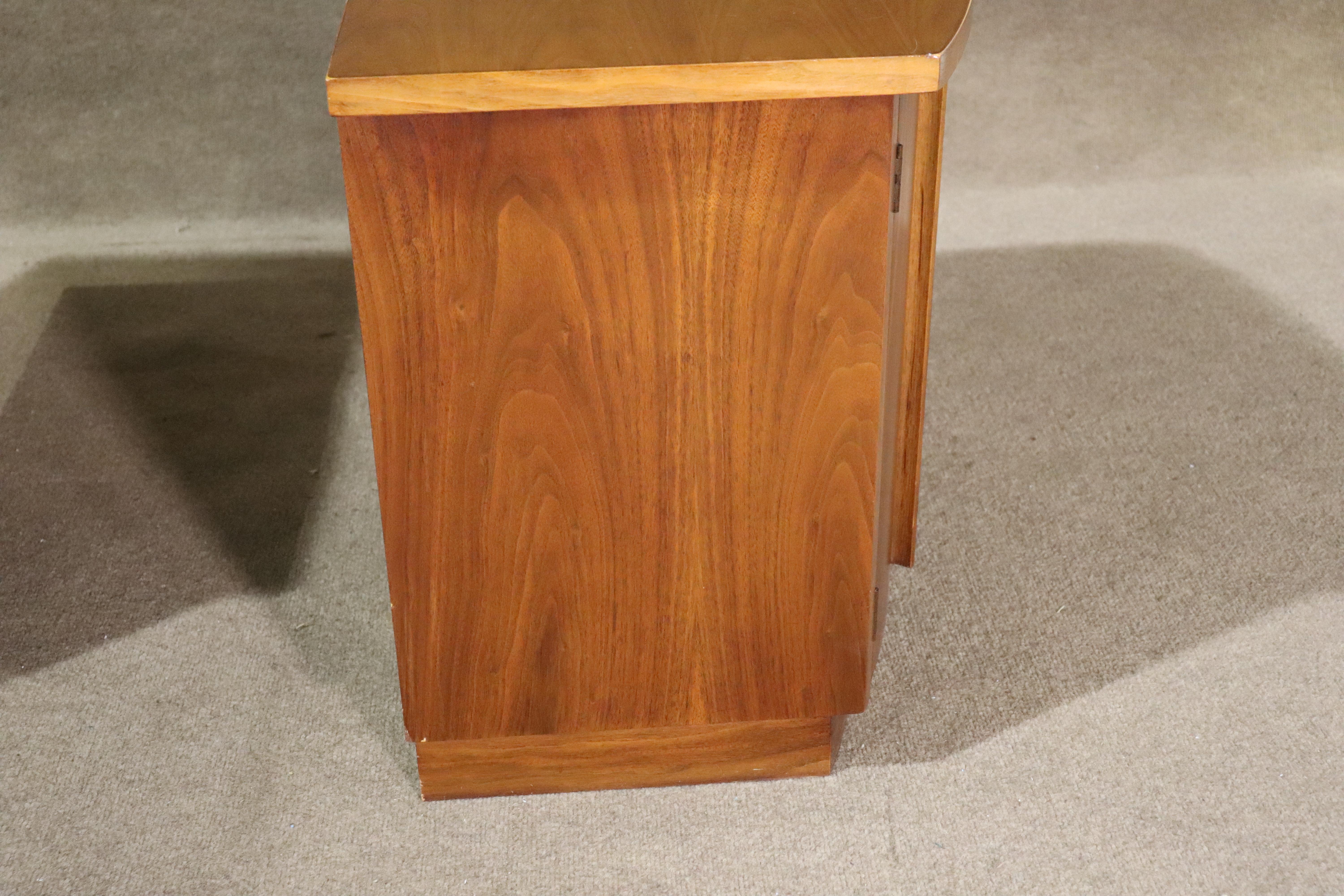 Thomasville Bedside Tables For Sale 2