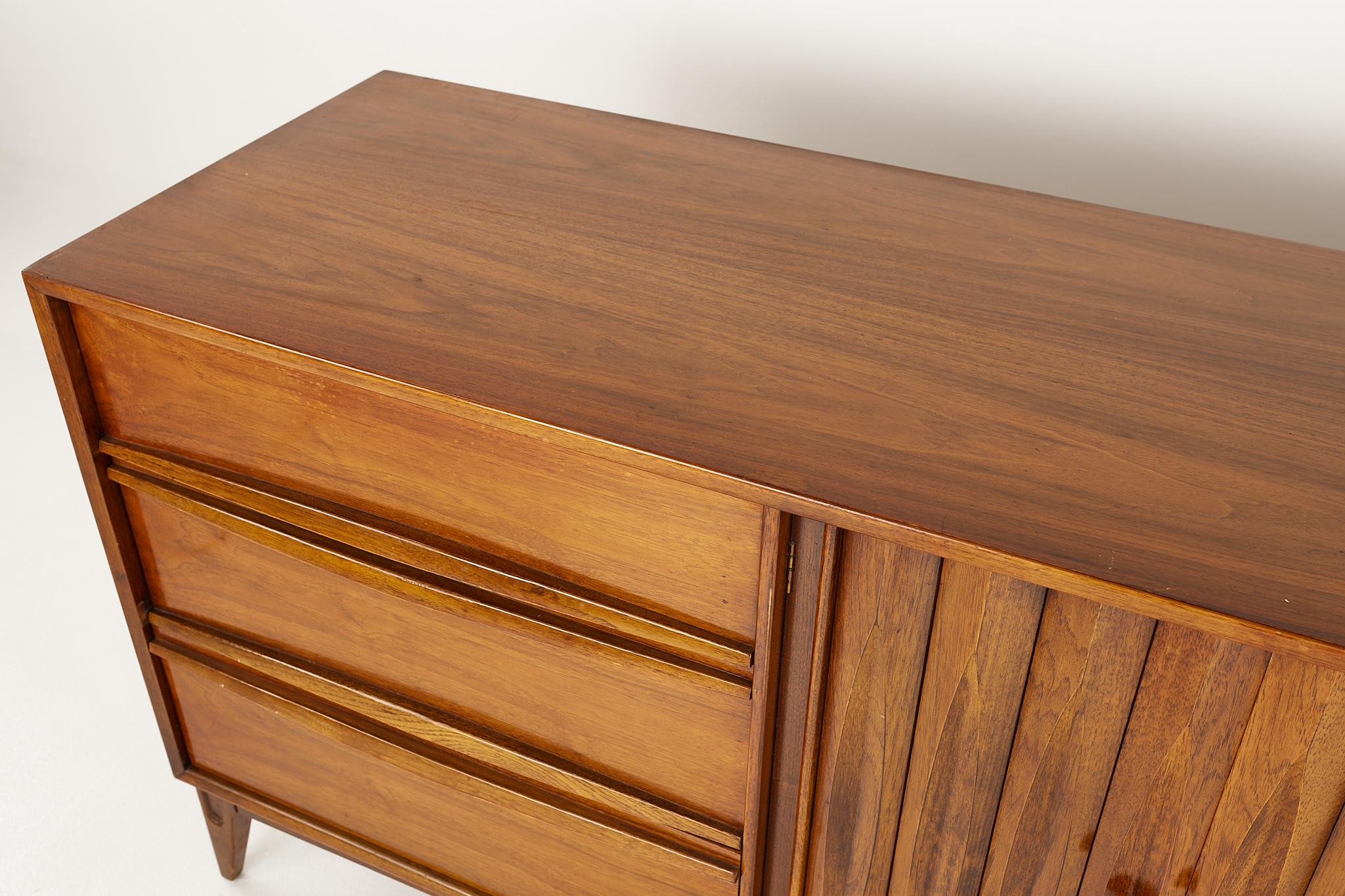 Thomasville Brutalist Mid Century Walnut Lowboy Dresser 3