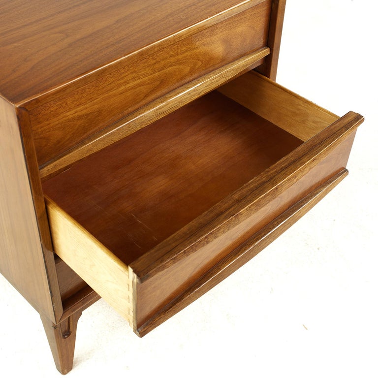 Thomasville Brutalist Midcentury Walnut Nightstands, Pair For Sale at