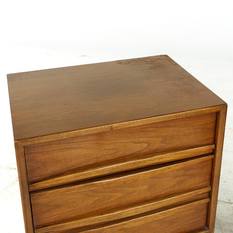 Thomasville Brutalist Midcentury Walnut Nightstands, Pair For Sale at