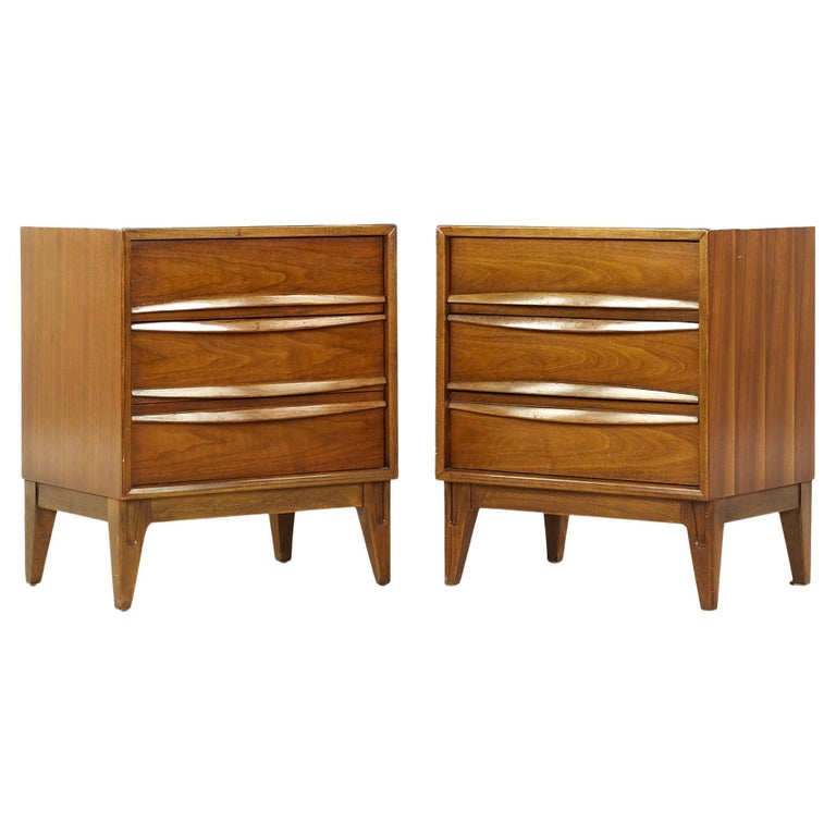 Thomasville Brutalist Midcentury Walnut Nightstands, Pair For Sale at