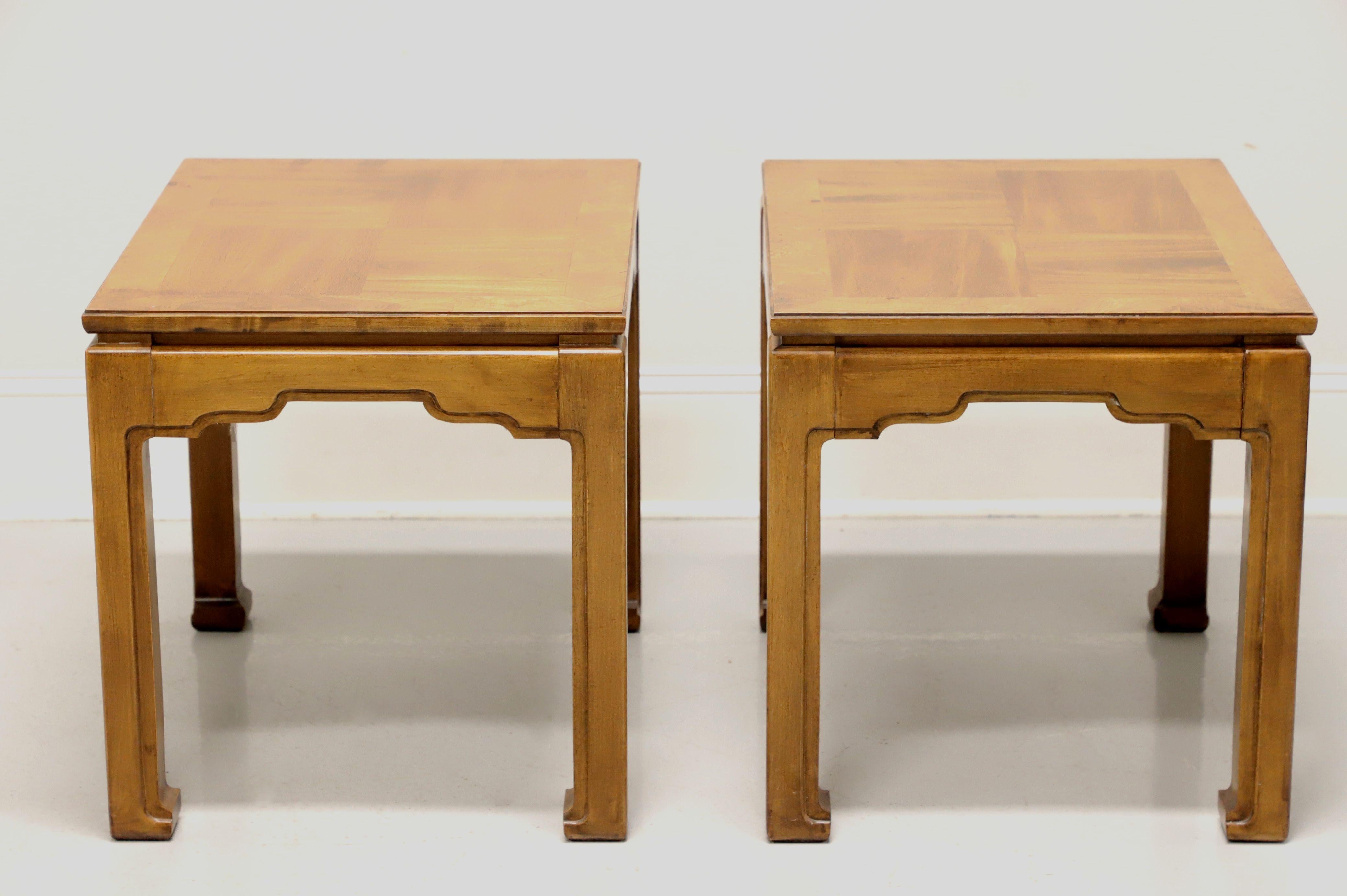 20ième siècle Paire de tables d'appoint THOMASVILLE en ronce de chêne et parqueterie d'influence asiatique Ming en vente