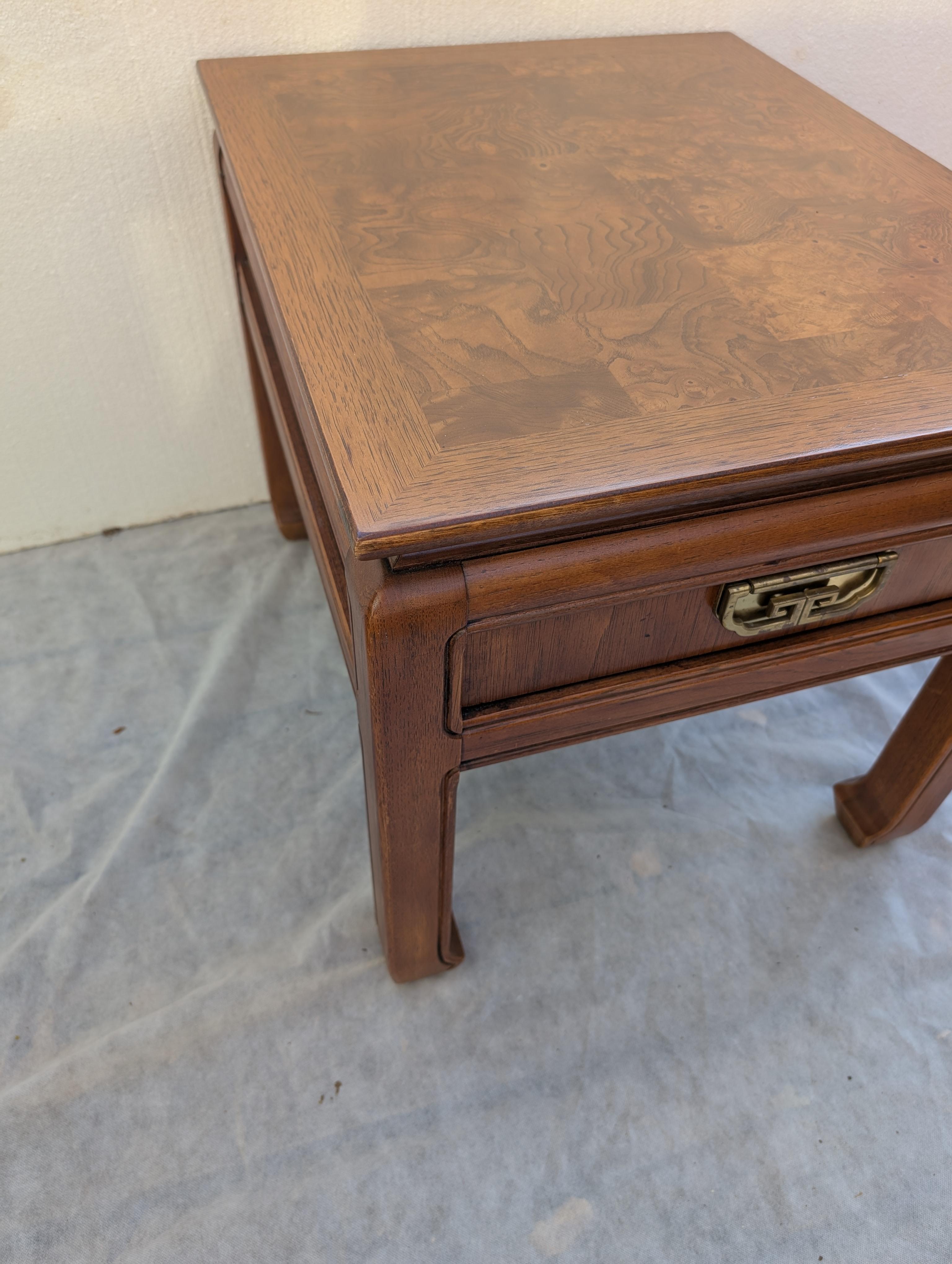 Table Pagode à plateau en bois d'ébène de style Chinoiserie de Thomasville en vente 11