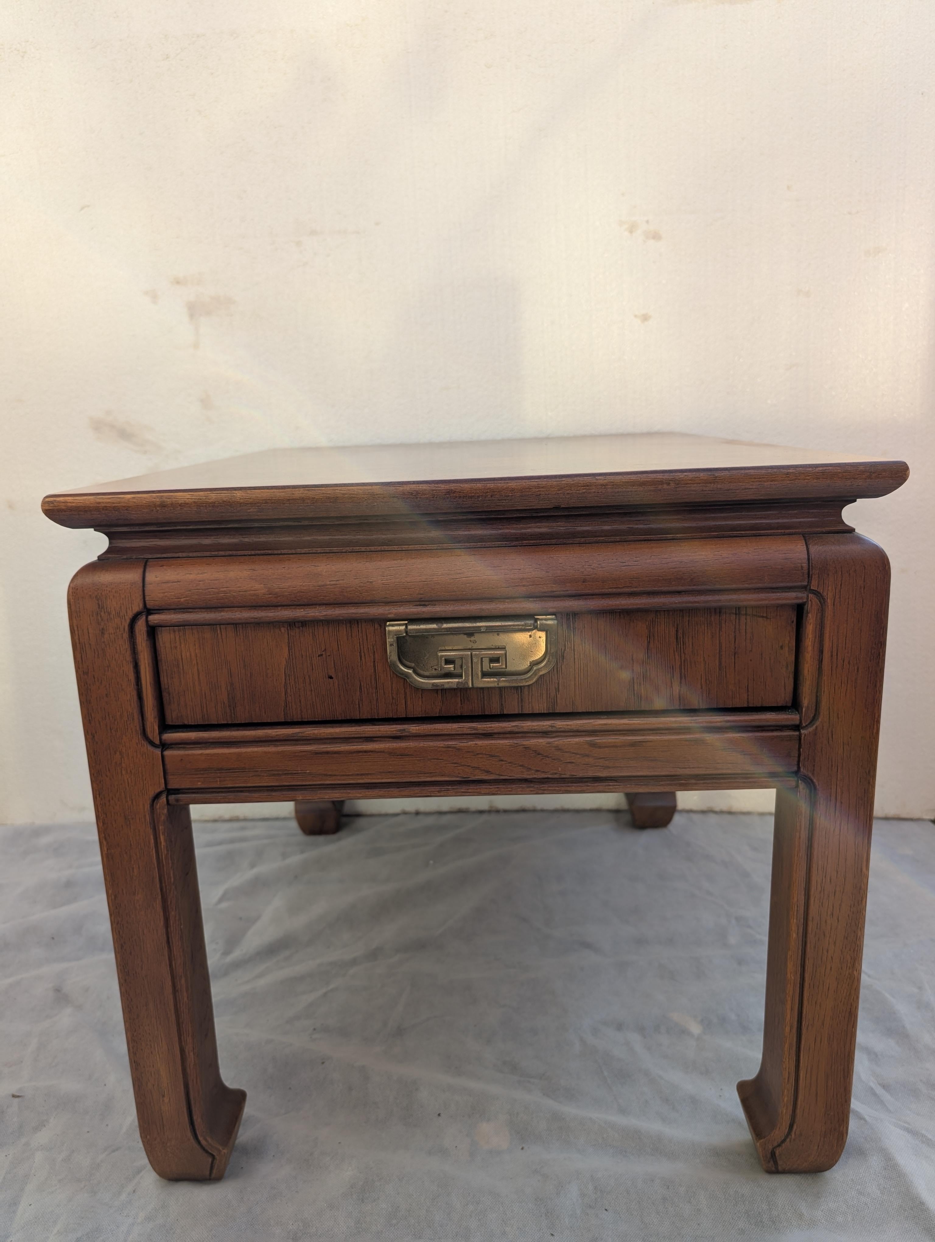 Table Pagode à plateau en bois d'ébène de style Chinoiserie de Thomasville Bon état - En vente à Cincinnati, OH