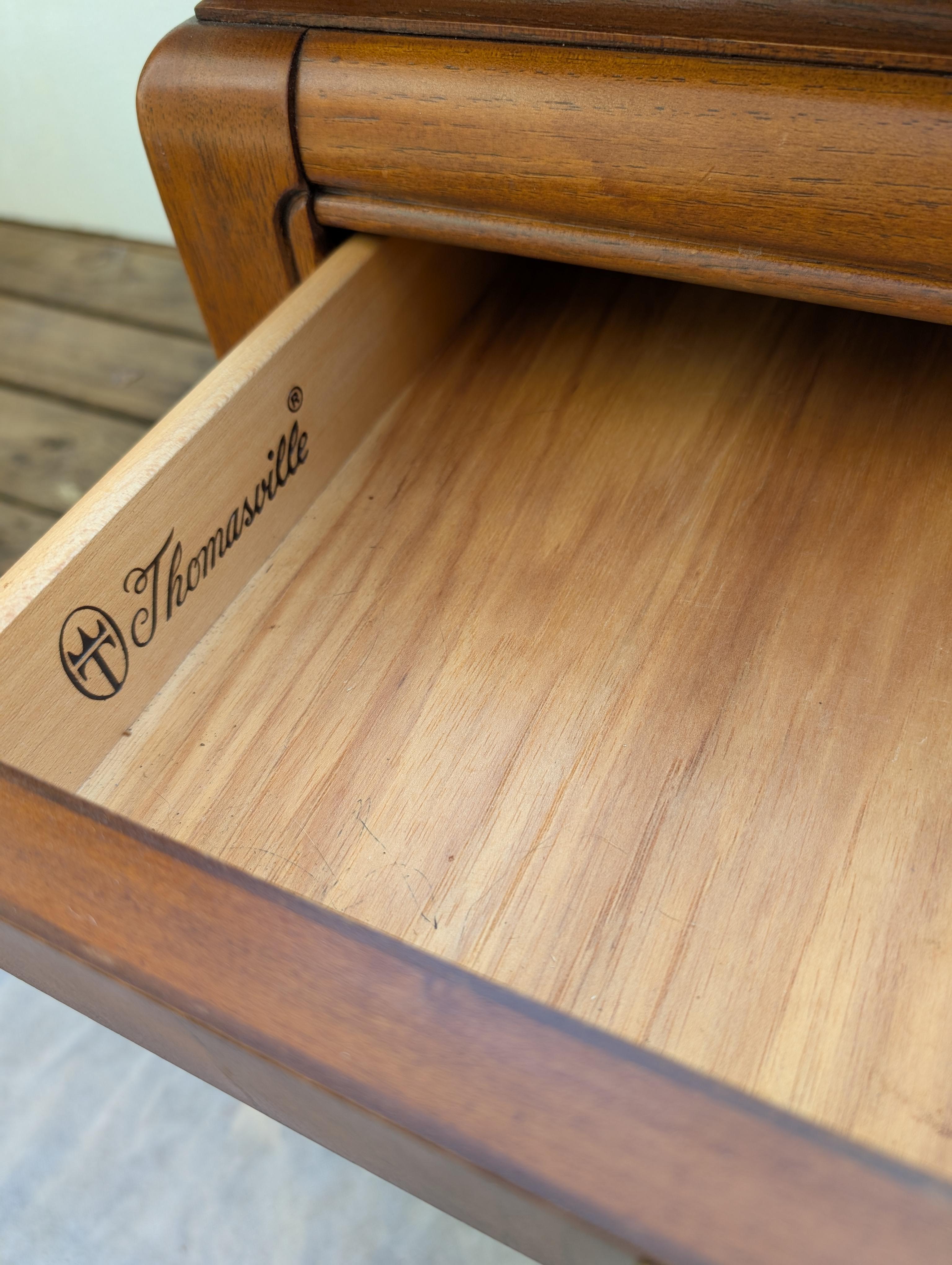 Broussin Table Pagode à plateau en bois d'ébène de style Chinoiserie de Thomasville en vente