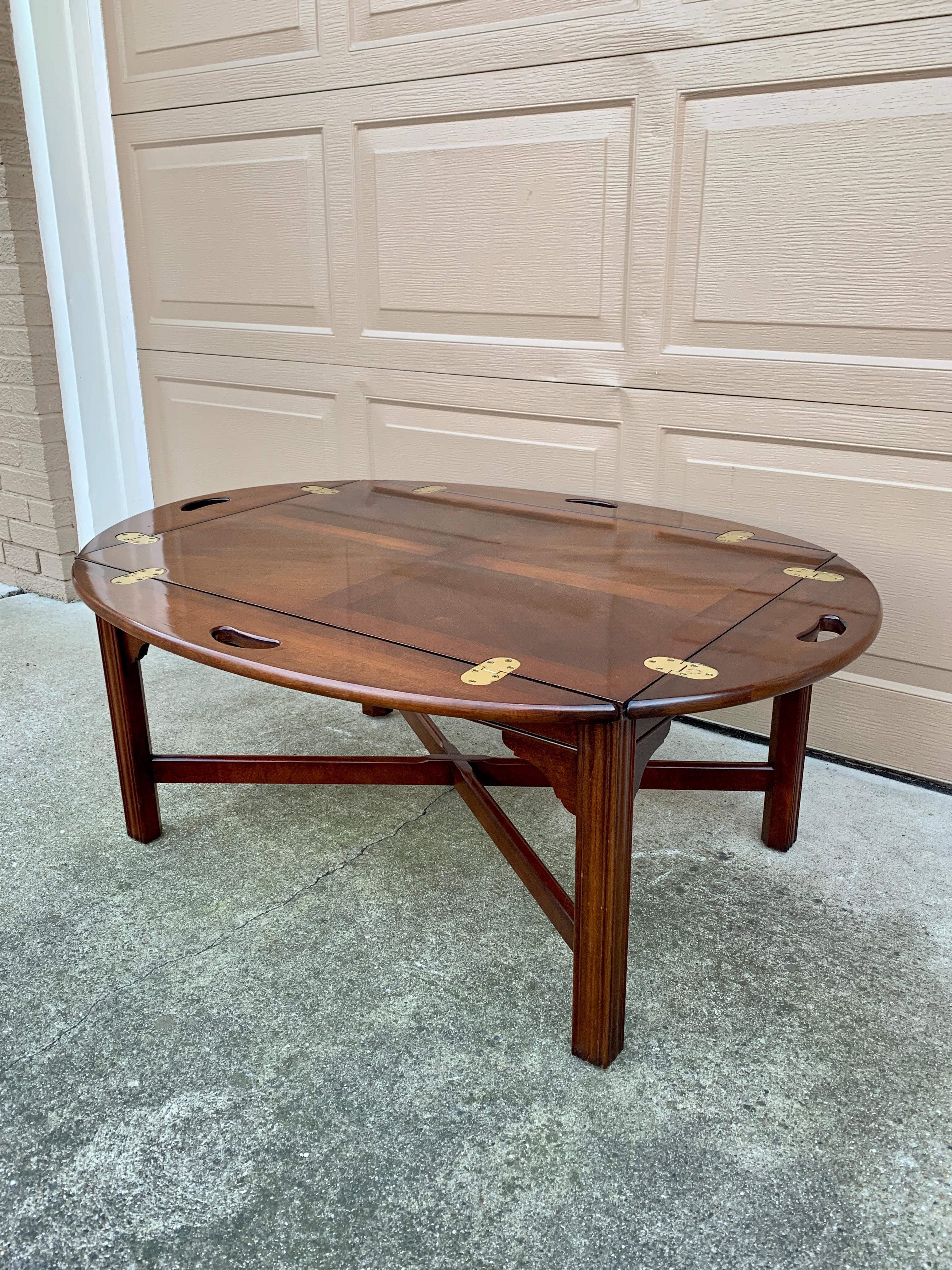 Thomasville Chippendale Carved Mahogany Butler’s Coffee Table In Good Condition In Elkhart, IN