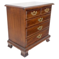 Thomasville Style Chippendale Cerisier massif 4 tiroirs Table de nuit Table d'appoint MINT