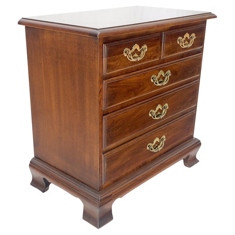 Thomasville Chippendale Style Solid Cherry Drawers Nightstand