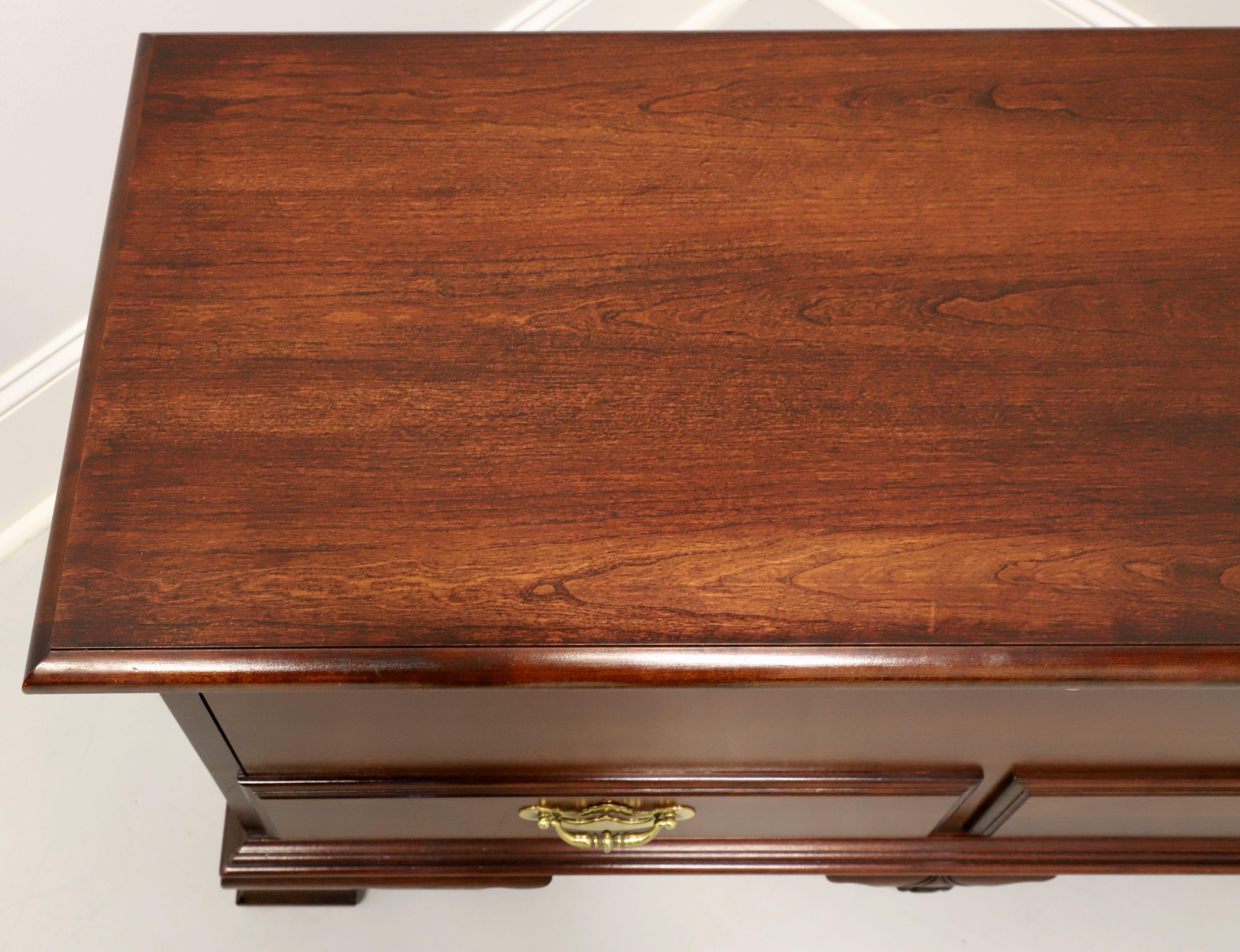THOMASVILLE Collectors Cherry Chippendale Cedar Blanket Chest In Good Condition In Charlotte, NC