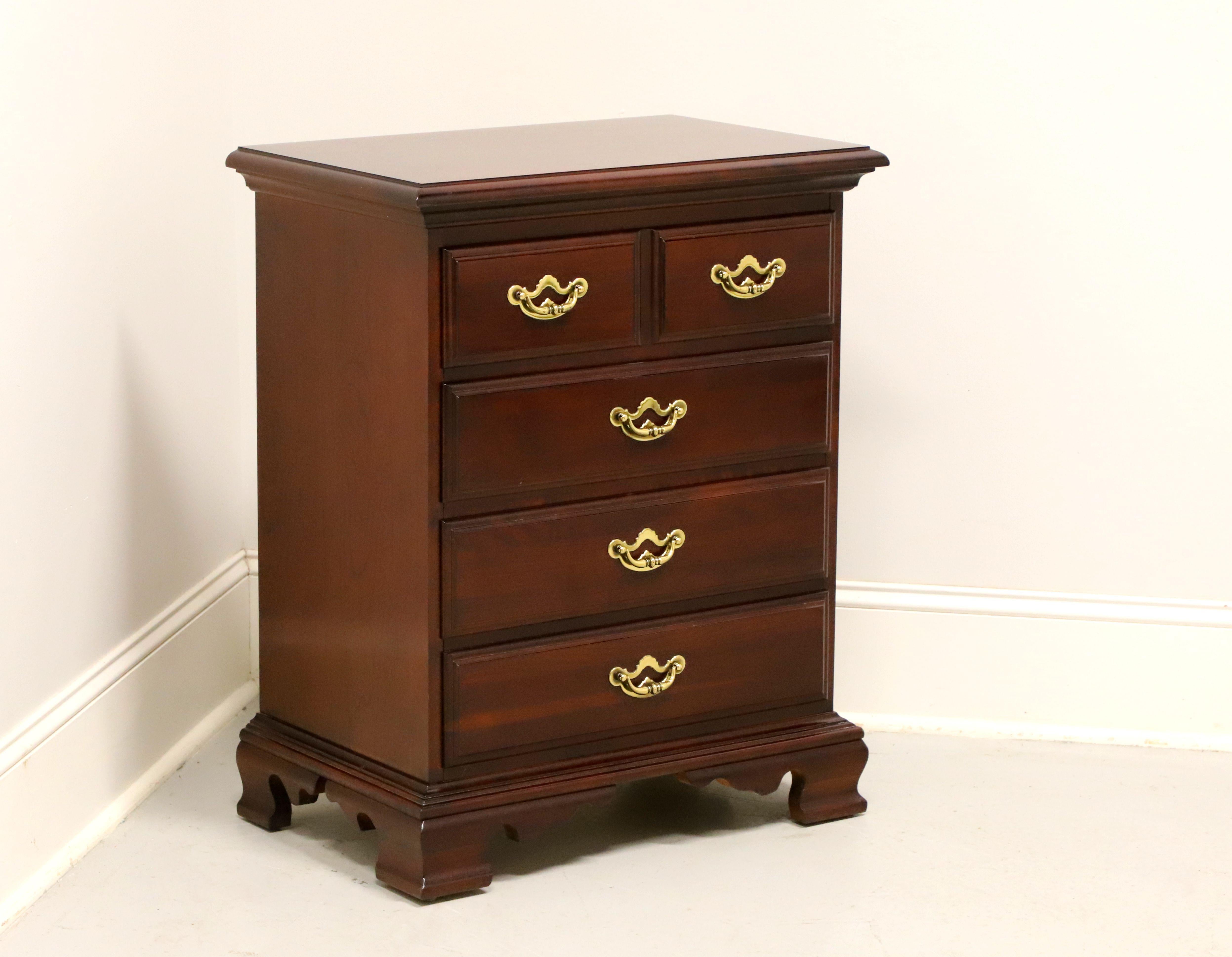 THOMASVILLE Collectors Cherry Chippendale Nightstand Bedside Chest 4