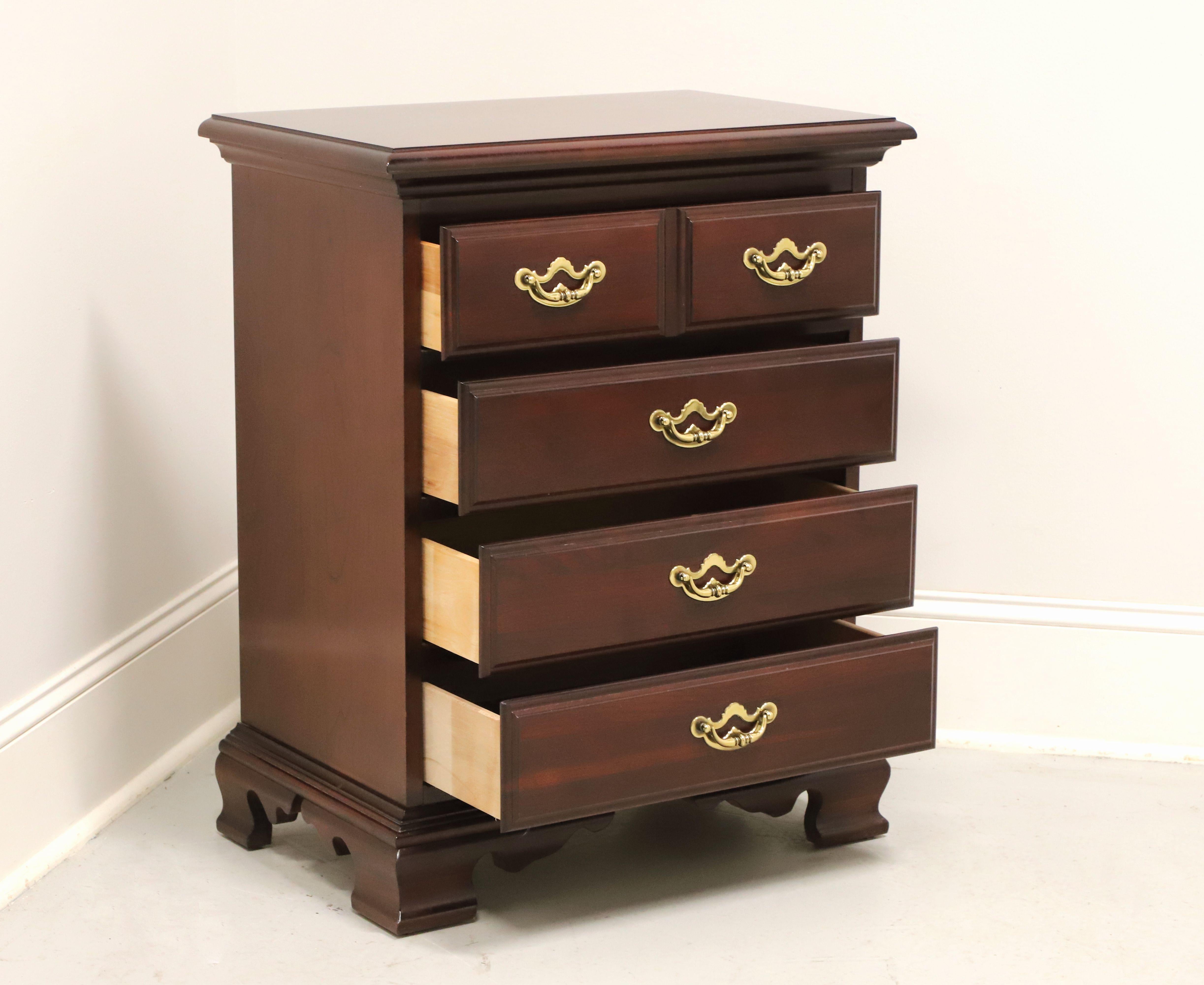 American THOMASVILLE Collectors Cherry Chippendale Nightstand Bedside Chest