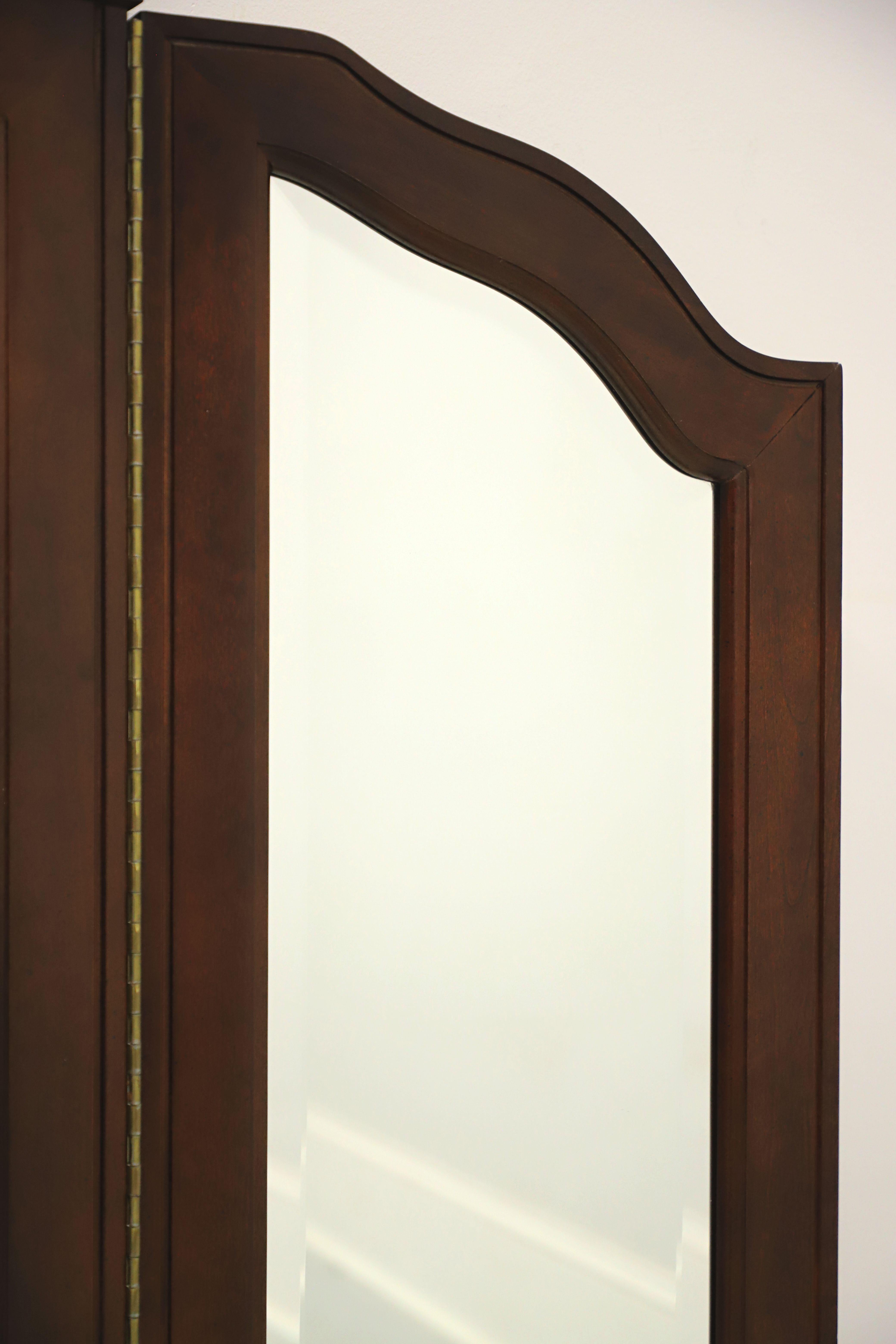 THOMASVILLE Collectors Cherry Chippendale Tri-Fold Dresser Mirror In Good Condition In Charlotte, NC