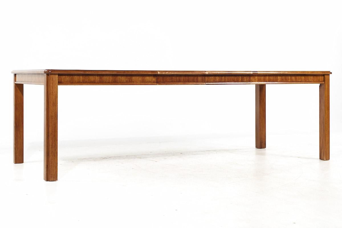 Thomasville Contemporary Walnut Expanding Dining Table with 2 Leaves For Sale 4