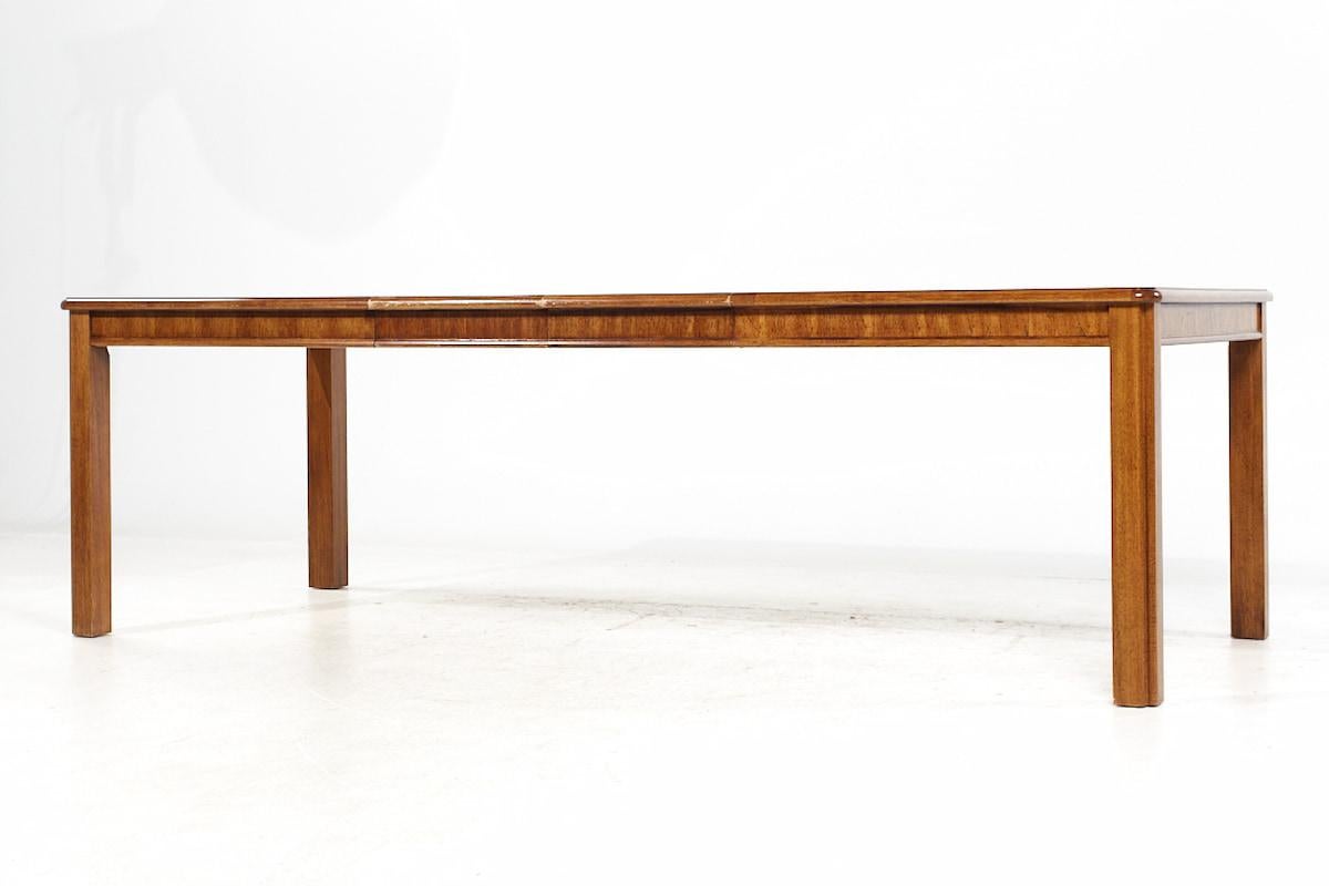 Thomasville Contemporary Walnut Expanding Dining Table with 2 Leaves For Sale 6