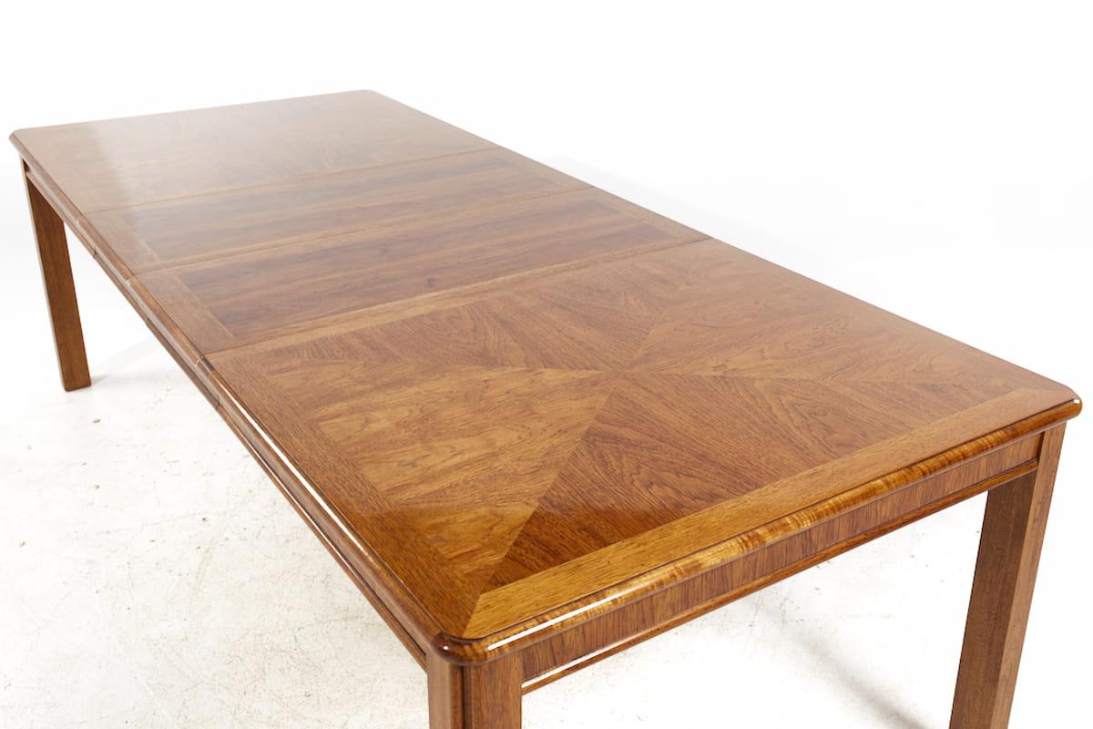 Thomasville Contemporary Walnut Expanding Dining Table with 2 Leaves For Sale 8