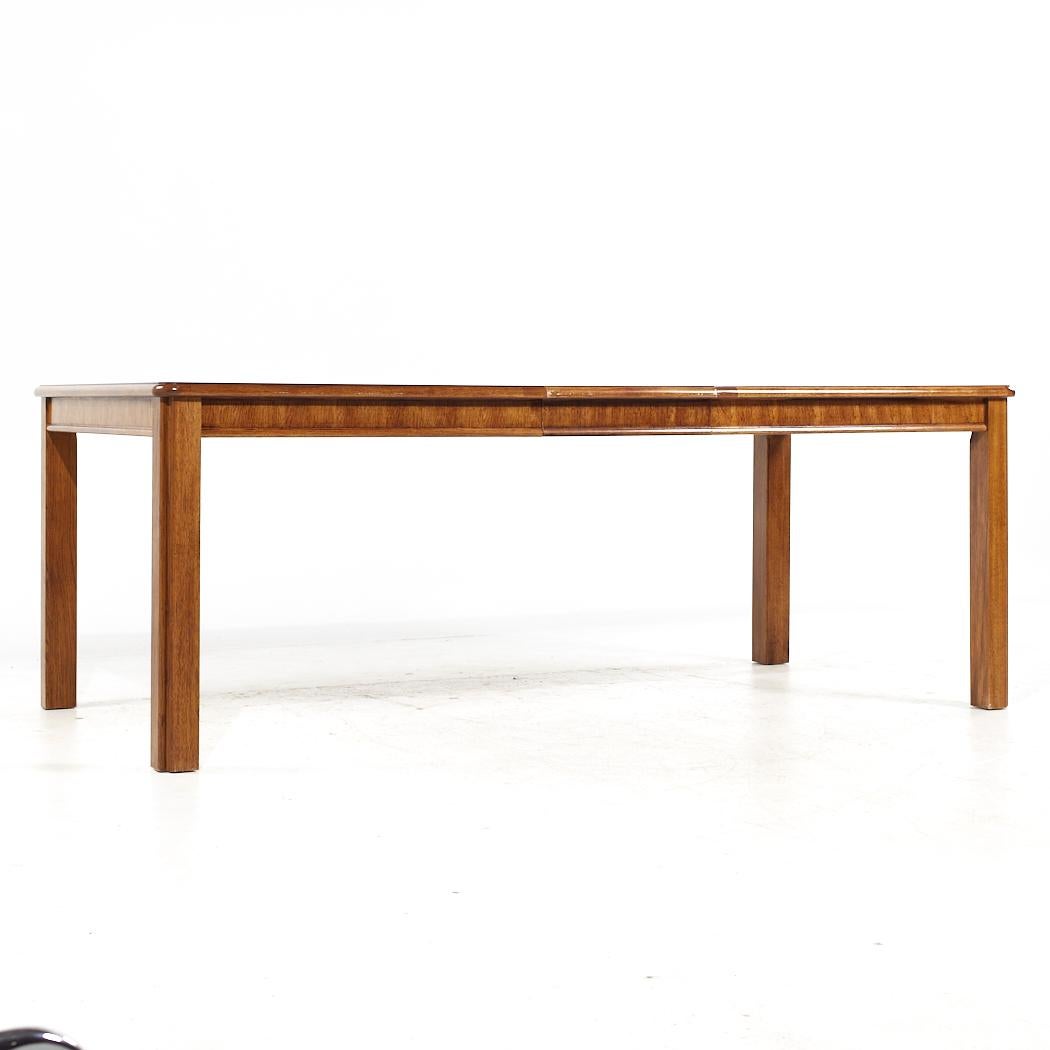 Thomasville Contemporary Walnut Expanding Dining Table with 2 Leaves For Sale 1