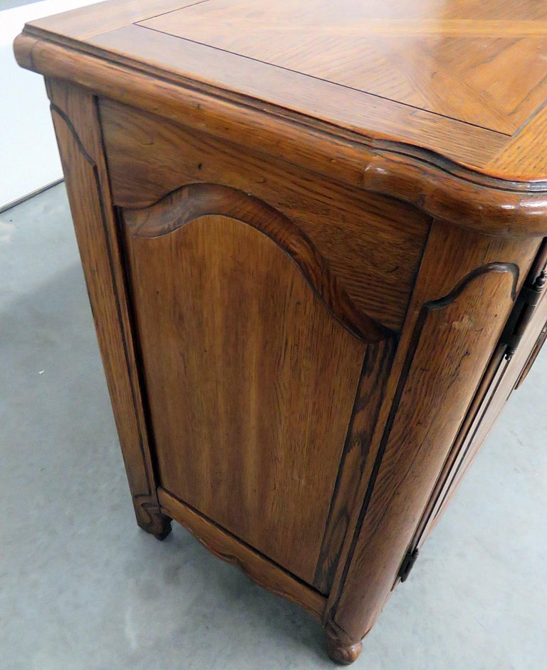Thomasville Country French Style Sideboard For Sale at 1stdibs